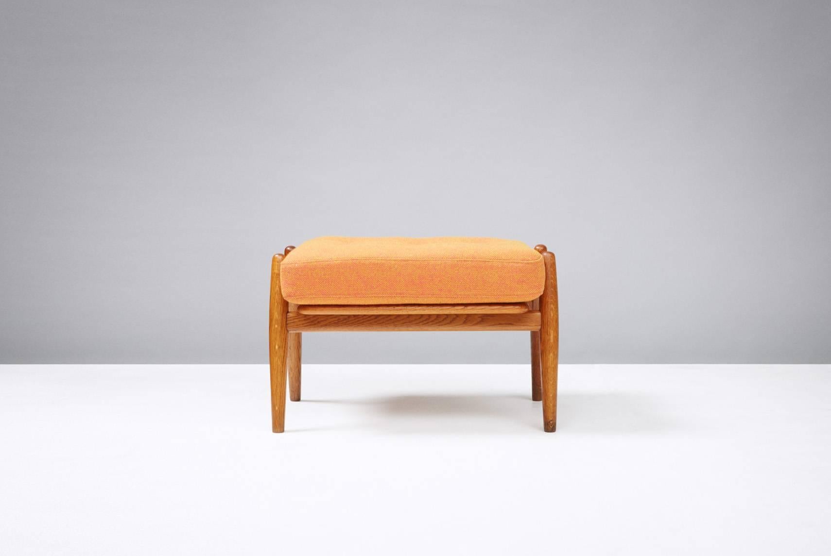 Produced by GETAMA, Gedsted, Denmark. Oak with original sprung cushion reupholstered in Kvadrat Hallingdal wool fabric.

Other upholstery options available by request.