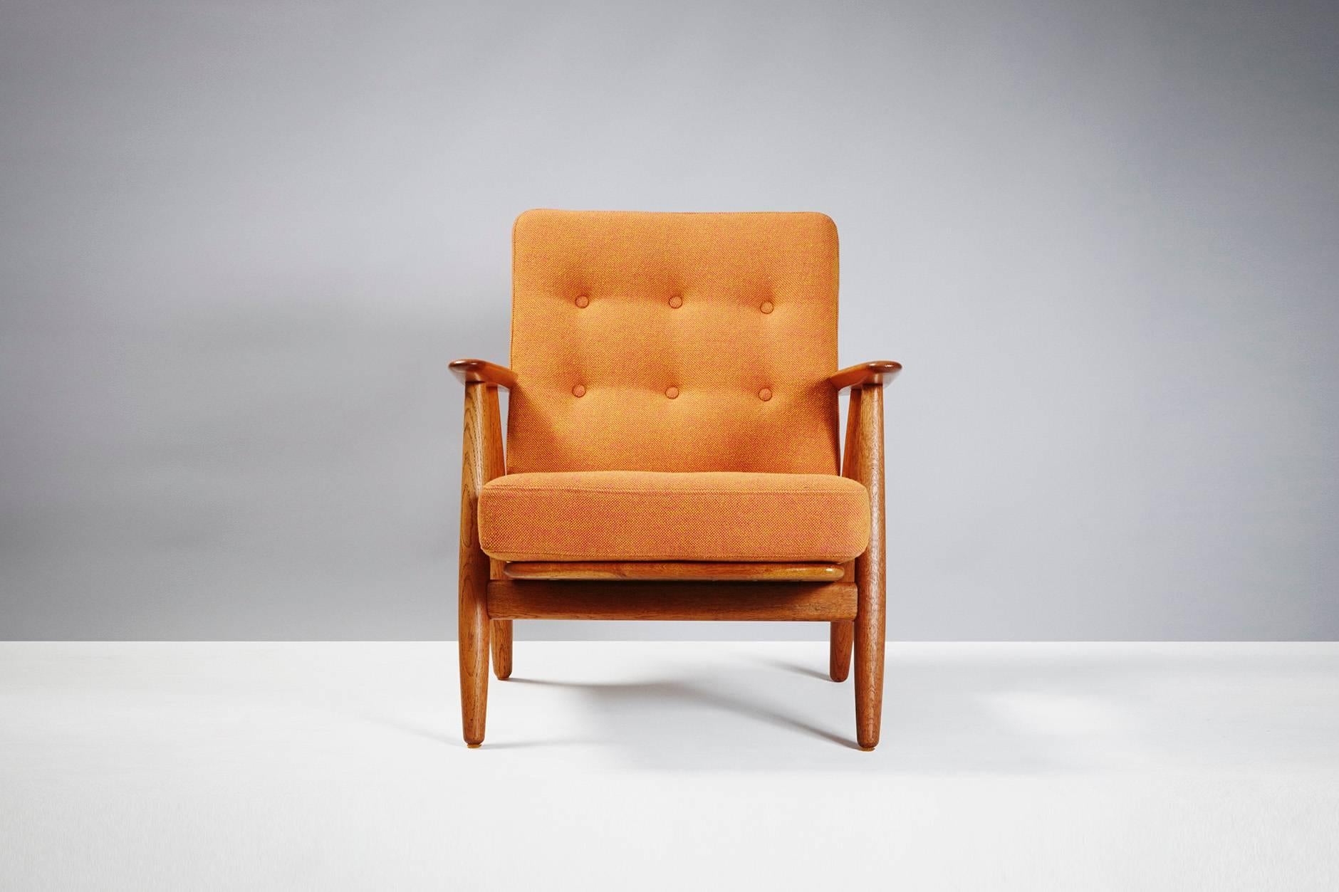 Hans J. Wegner

GE-240 'Cigar' chair, 1955

Produced by GETAMA, Gedsted, Denmark. Oak frame with original sprung cushions reupholstered in orange Kvadrat Hallingdal wool fabric. Maker's brand under seat.

    