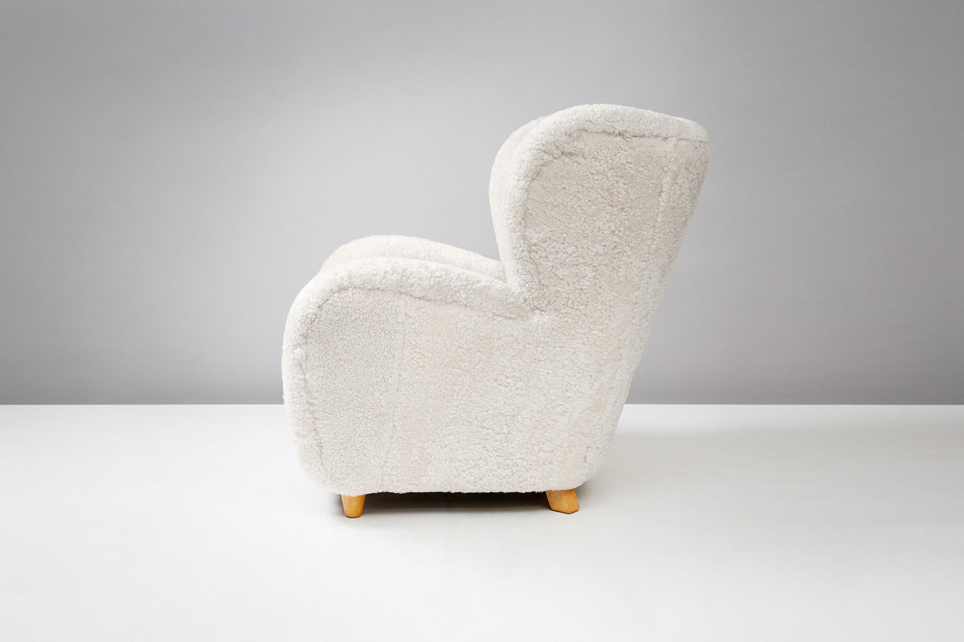 Märta Blomstedt

Hotel Aulanko lounge chair, 1939

Rarely seen design by Finnish architect Marta Blomstedt originally made for the Hotel Aulanko, Hameenlinna, Finland. Various iterations were produced for the hotel and also for local retailers