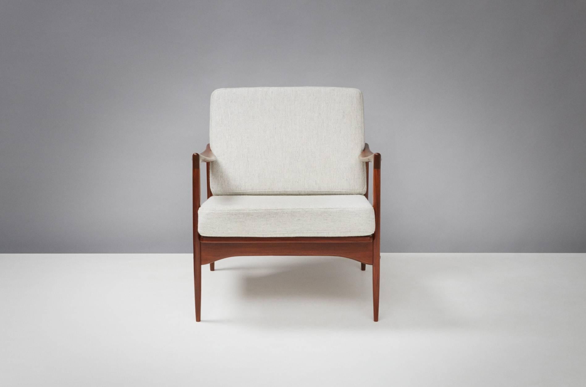 Ib Kofod-Larsen

'Candidate' lounge chair, circa 1960

Rare model lounge chair produced for Olof Perssons Fatoljindustri (OPE), Jonkoping, Sweden. New cushions covered in Kvadrat wool fabric.

