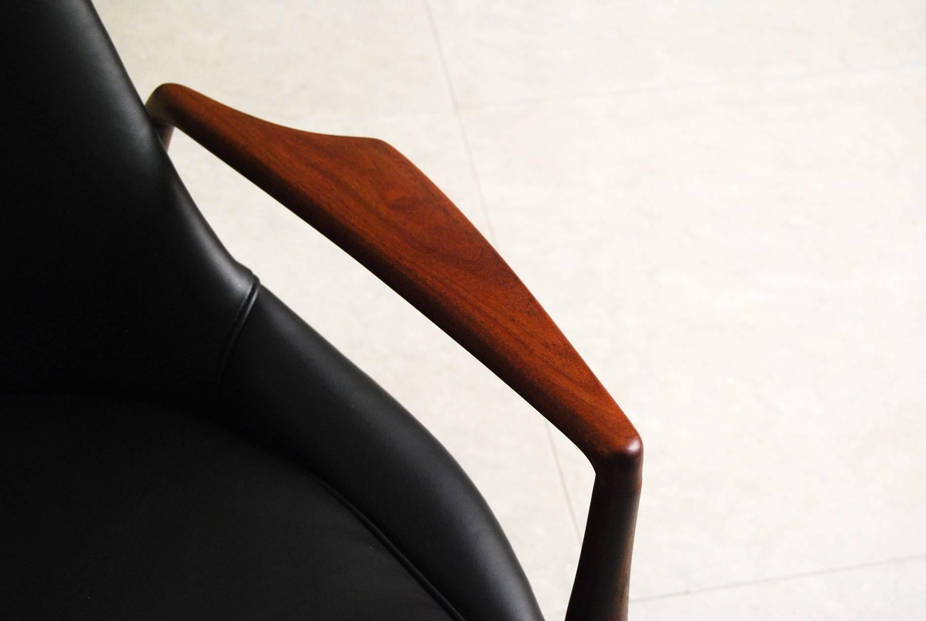 Ib Kofod-Larsen 'Seal' Chair 2