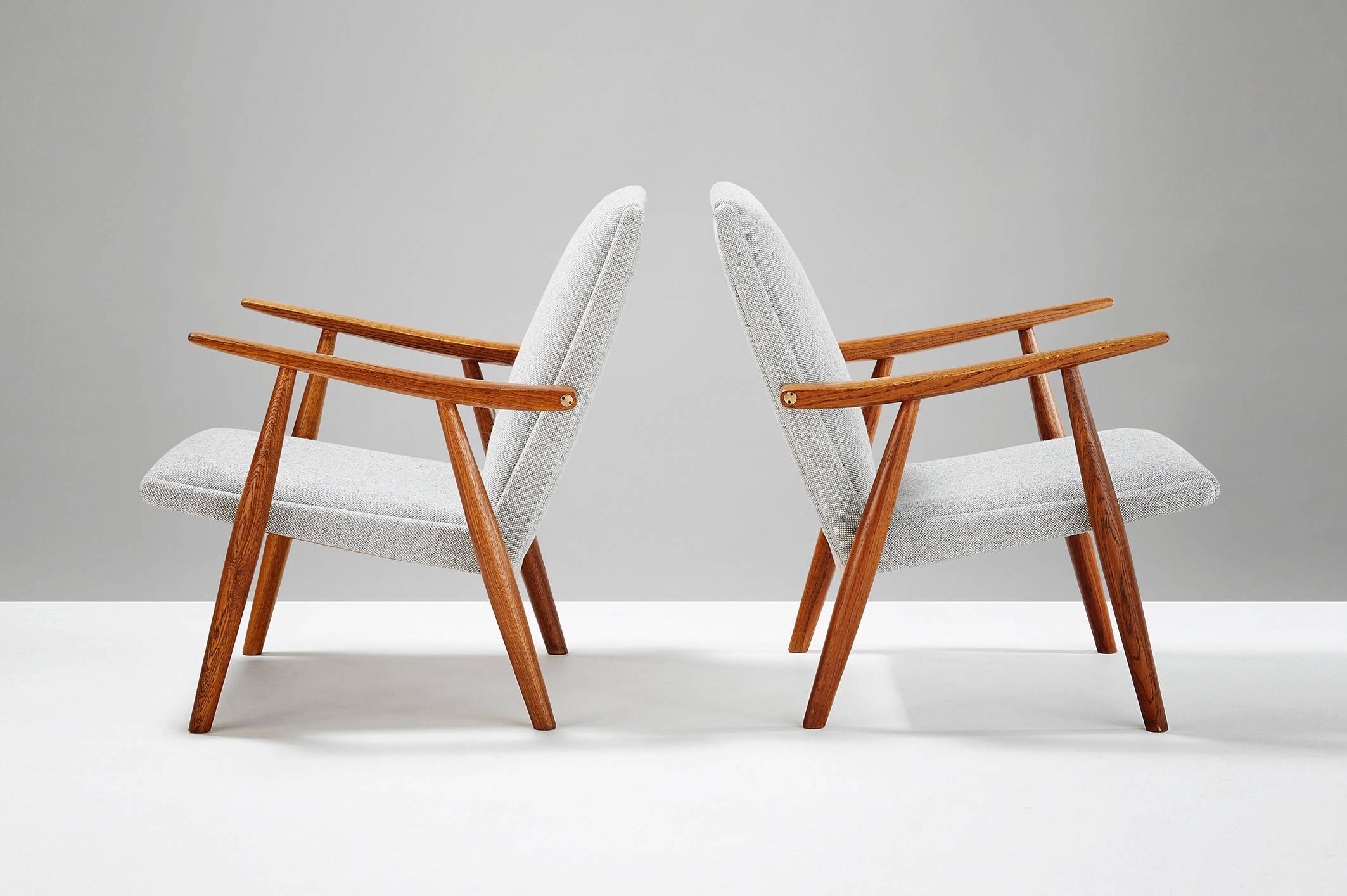 Scandinavian Modern Hans Wegner GE-260 Lounge Chairs, circa 1950s