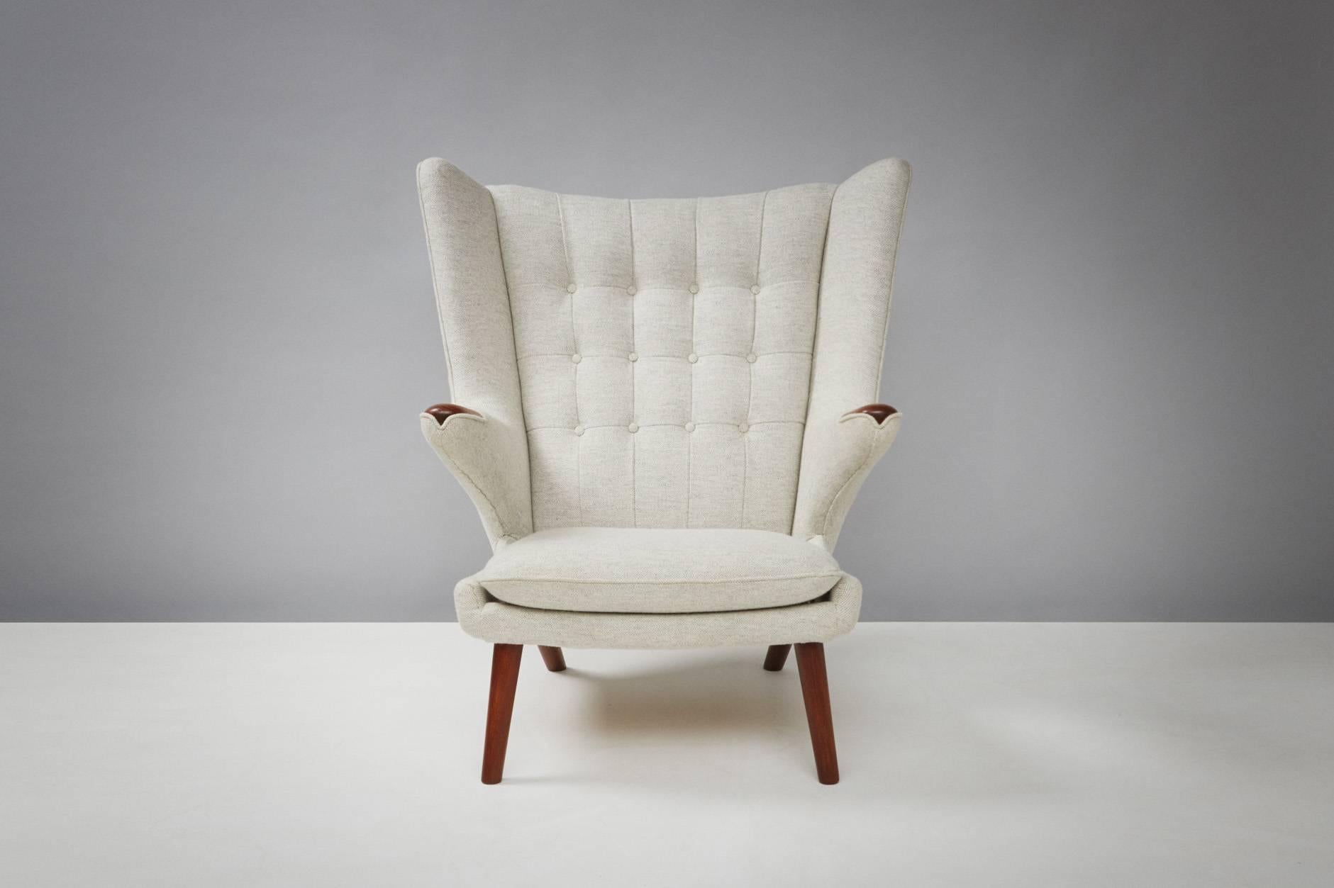 Hans J. Wegner AP-19 Papa Bear Chair In Excellent Condition In London, GB