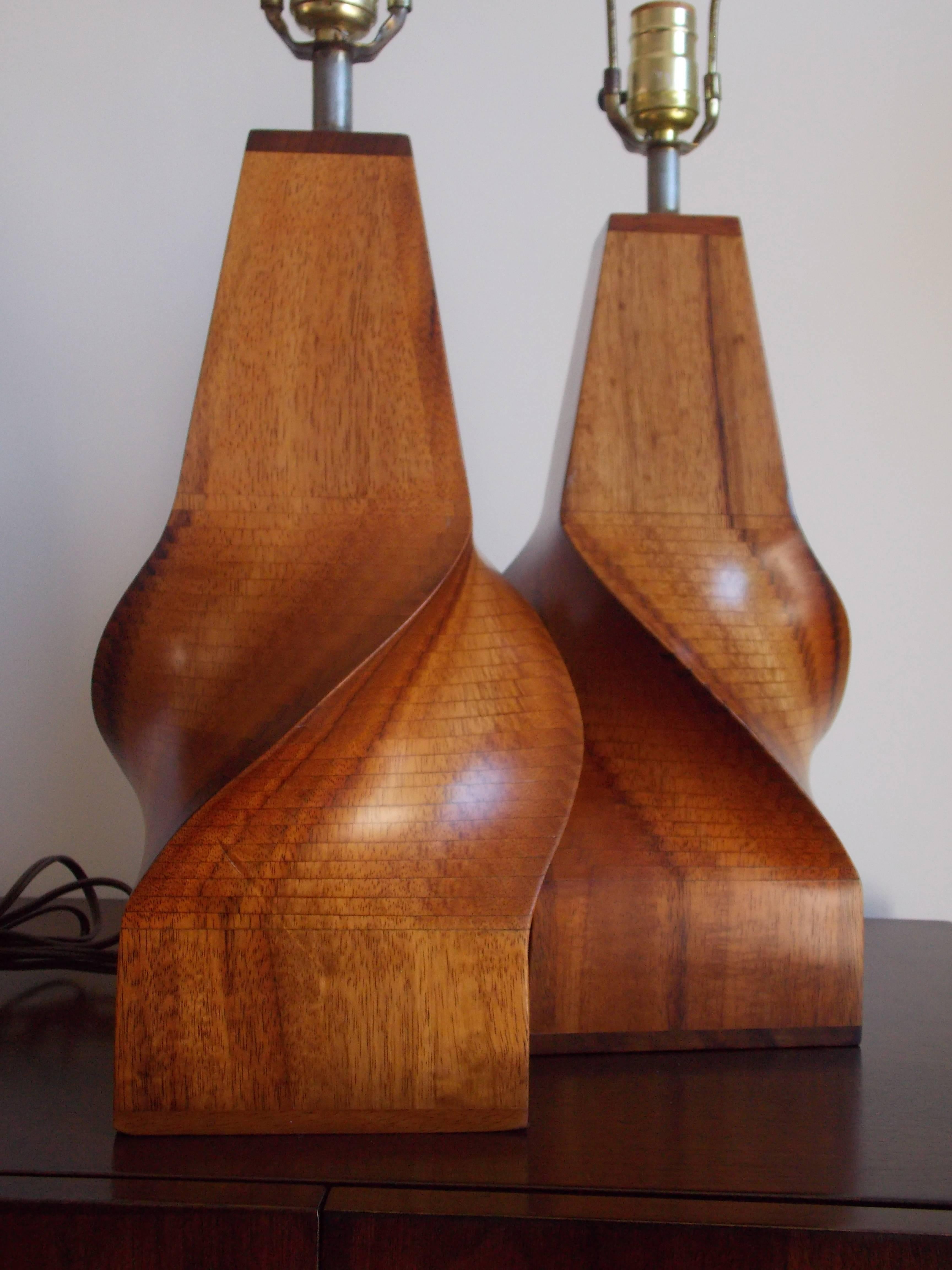 A handsome pair of artisan made designs.
Made of stacked and sculpted koa wood.
The wood has a beautiful grain and patina.
Shade not included...


 