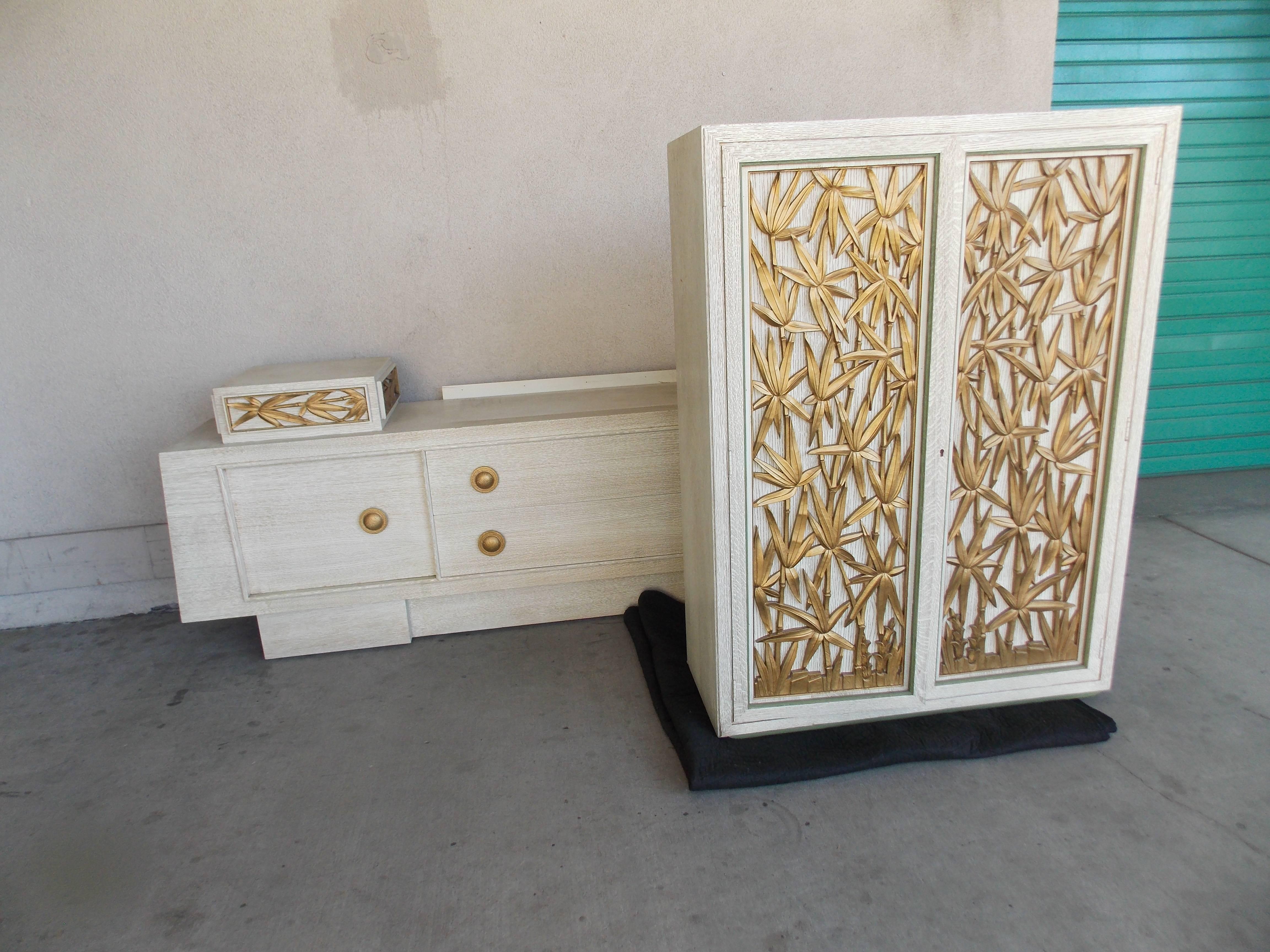 Modern Americana.
A great functional decorative design. 
Made of plywood with original limed oak veneer and carved bamboo motif.
It's in the original used / vintage condition.
Minor ware consistent with age.
No damage.
It's roughly 79