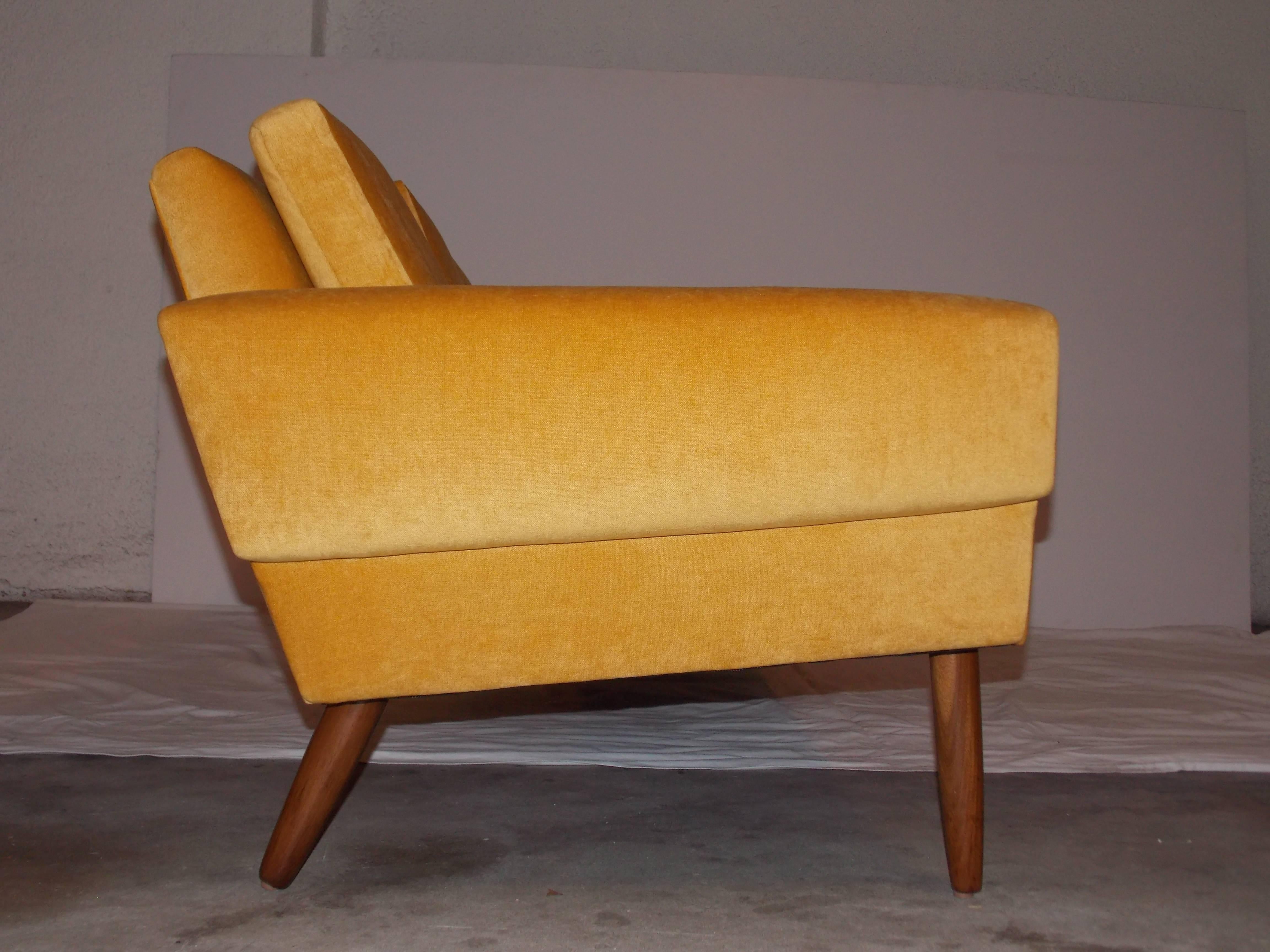 A handsome modernist design.
Reupholstered with a beautiful marigold velvet fabric.
In great condition.
Sturdy and stout.
Great for a studio, office or apartment.