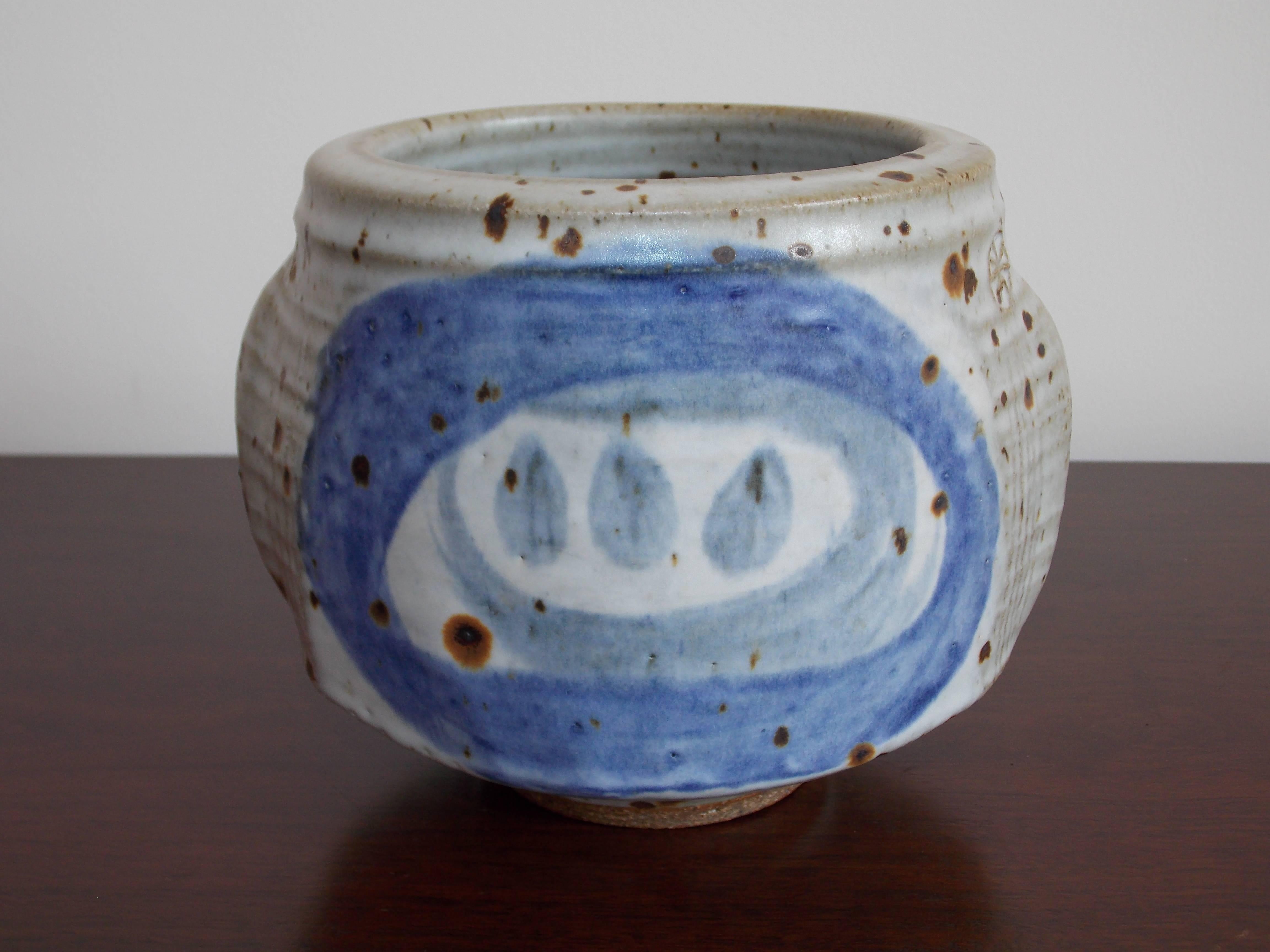 A handsome art pottery design.
One of a kind.
Made of wheel thrown high fired stoneware - glazed with hand drawn pattern design on both sides.
No chips, cracks or repairs.
A great modernist design - add to a collection or display with a plant or