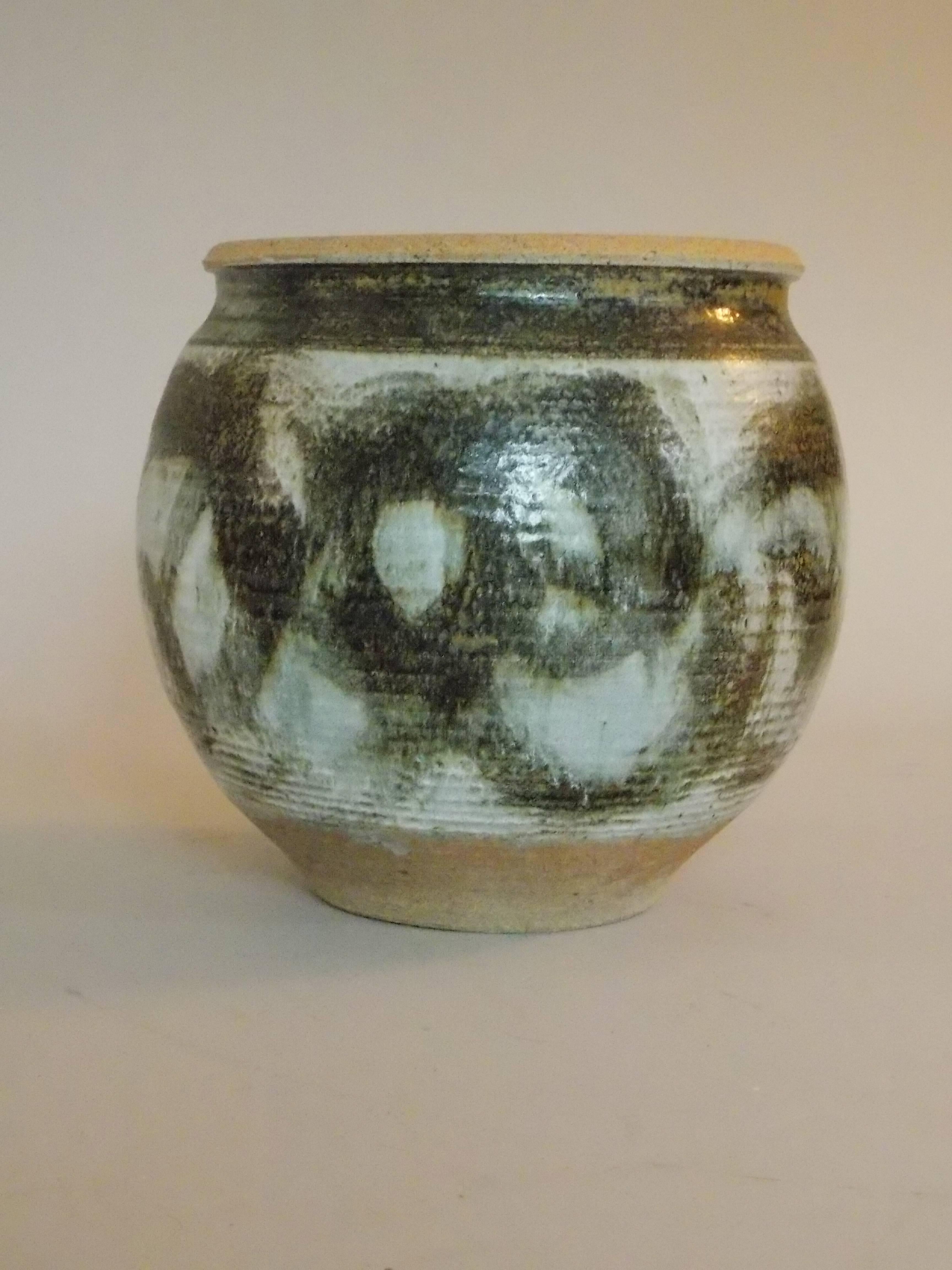 A great mid century modern art pottery design.
Wheel thrown clay with hand applied glaze design.
No chips, cracks or repairs.
No drain hole.
Great to use indoors.