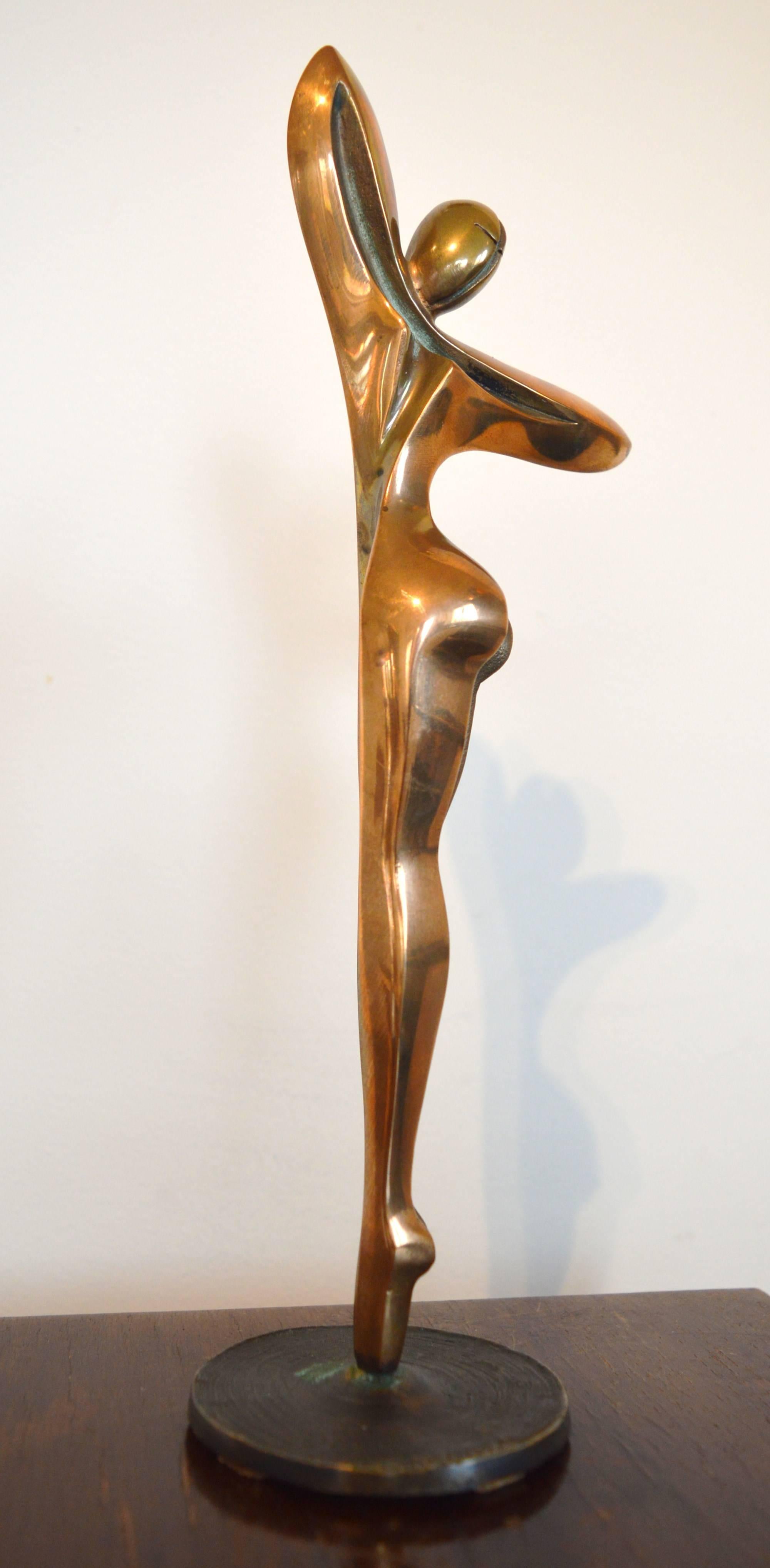 Bronze sculpture of a woman by Amedeo Fiorese 4