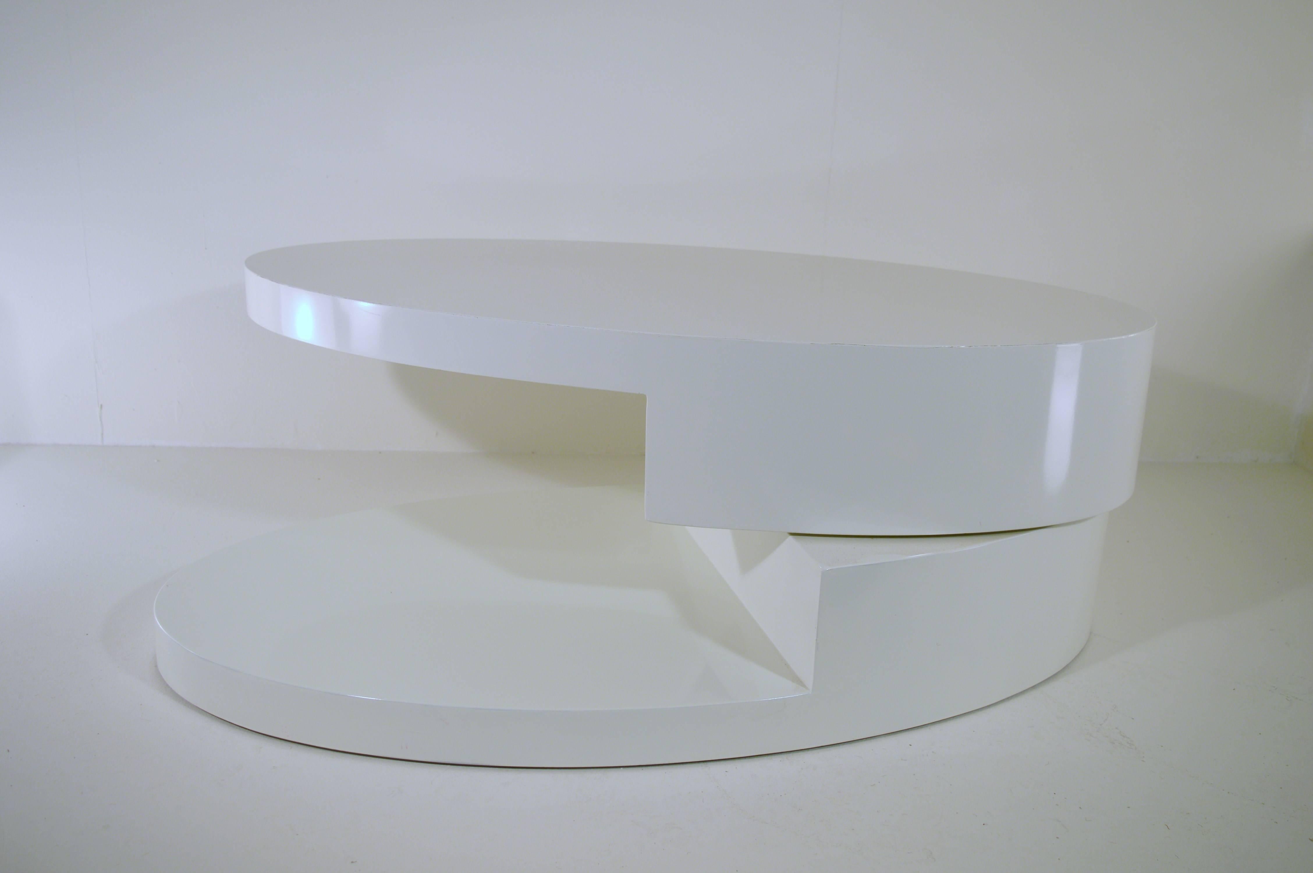 Lacquered Rotating Coffee Table in the Manner of Joe Columbo