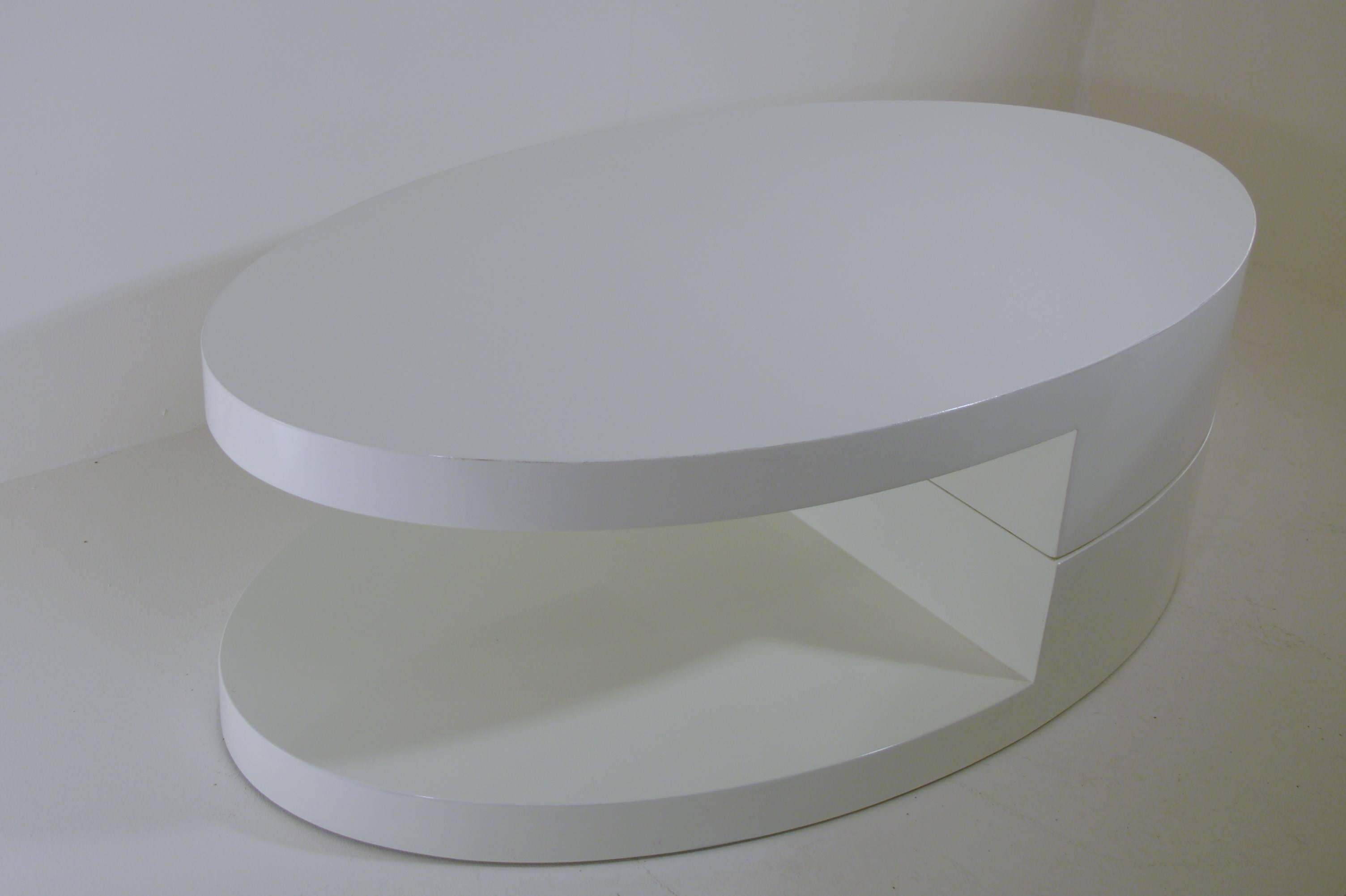 Amazing rotating coffee table lacquered in white, inspired by Joe Columbo