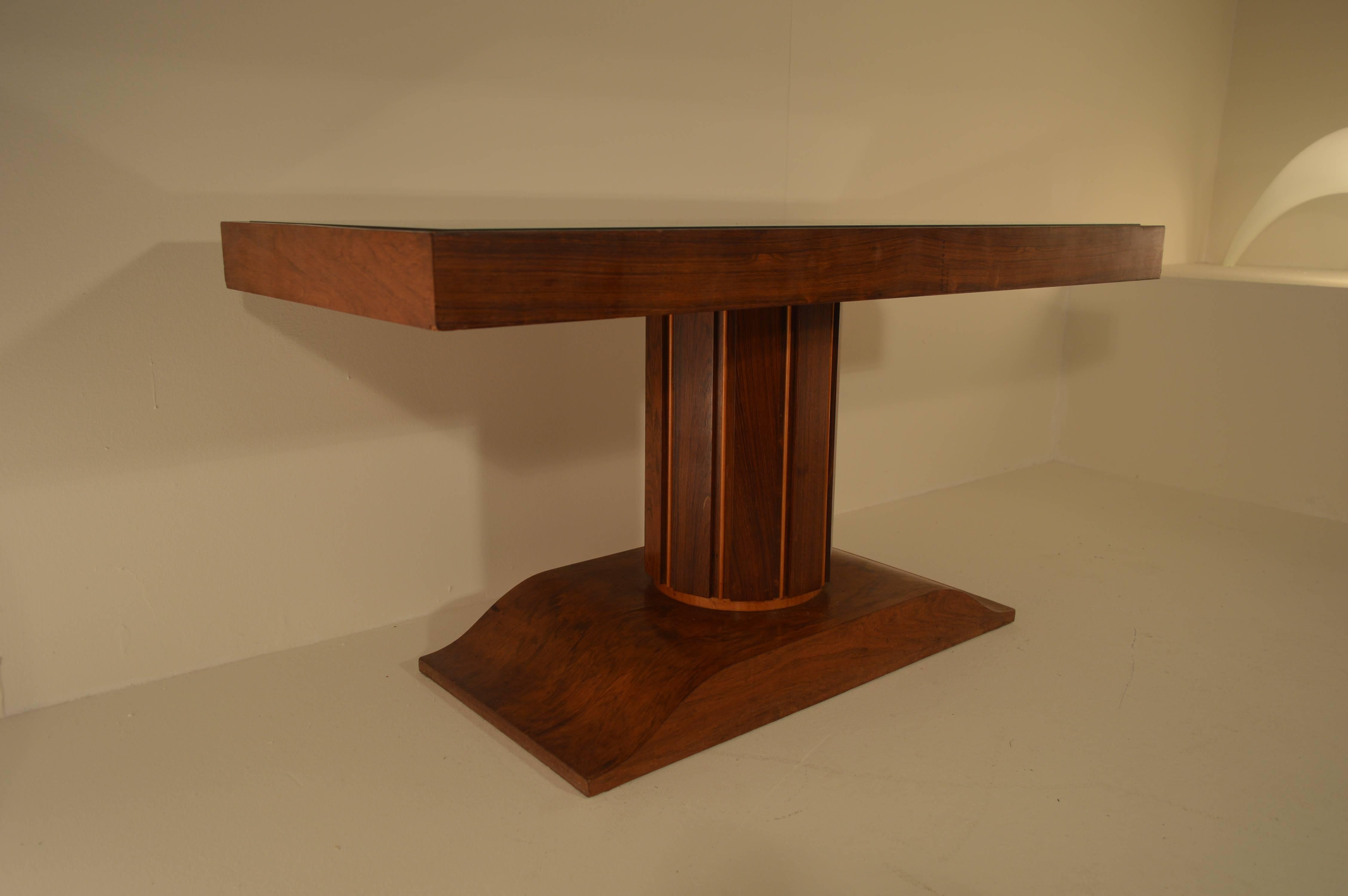 Beautiful Art Deco side or Coffee table in rosewood combined with sycamore.
The table remains in a good original condition.