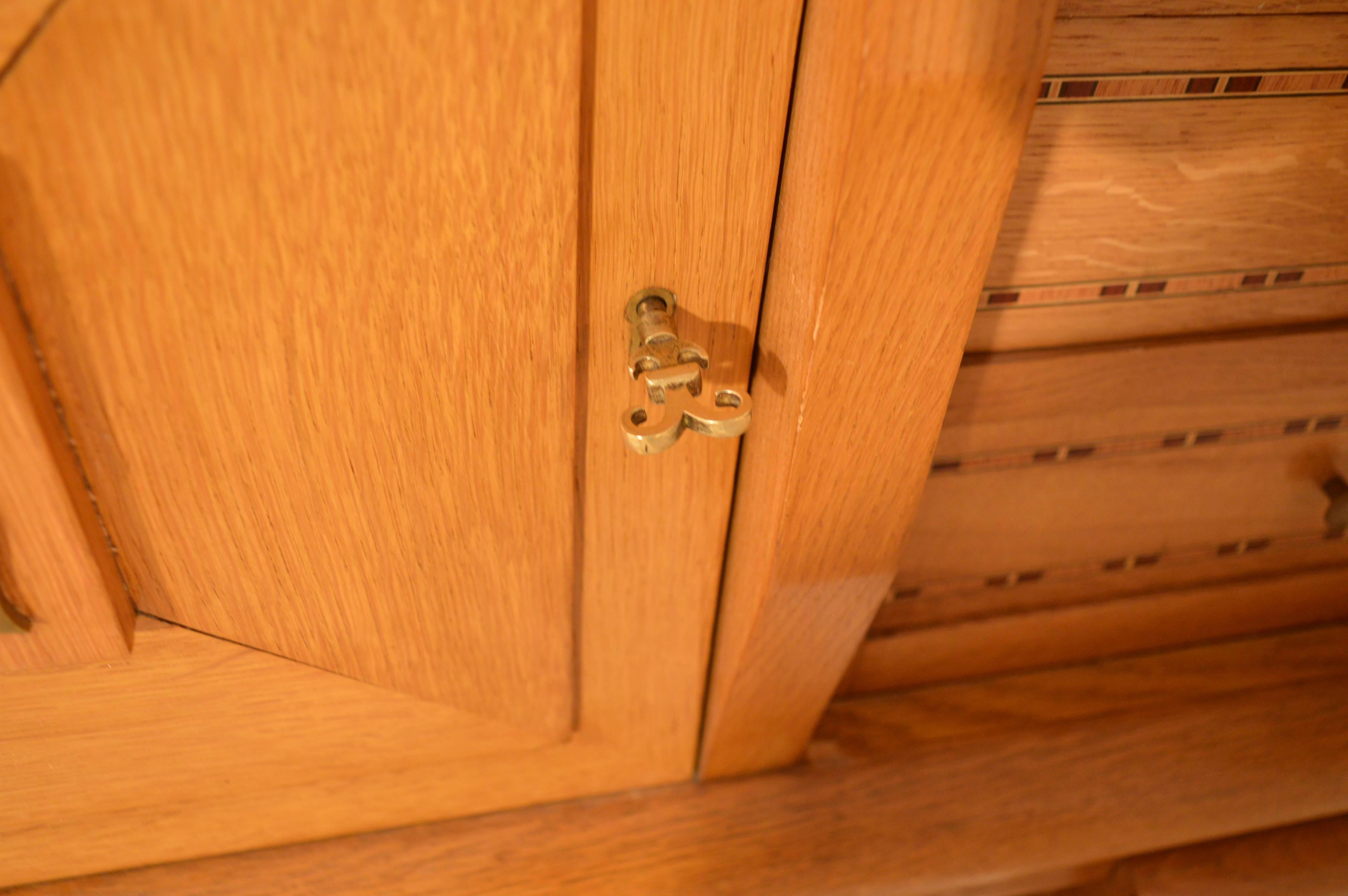 Art Deco Vitrine Cabinet in Blond Oak 2