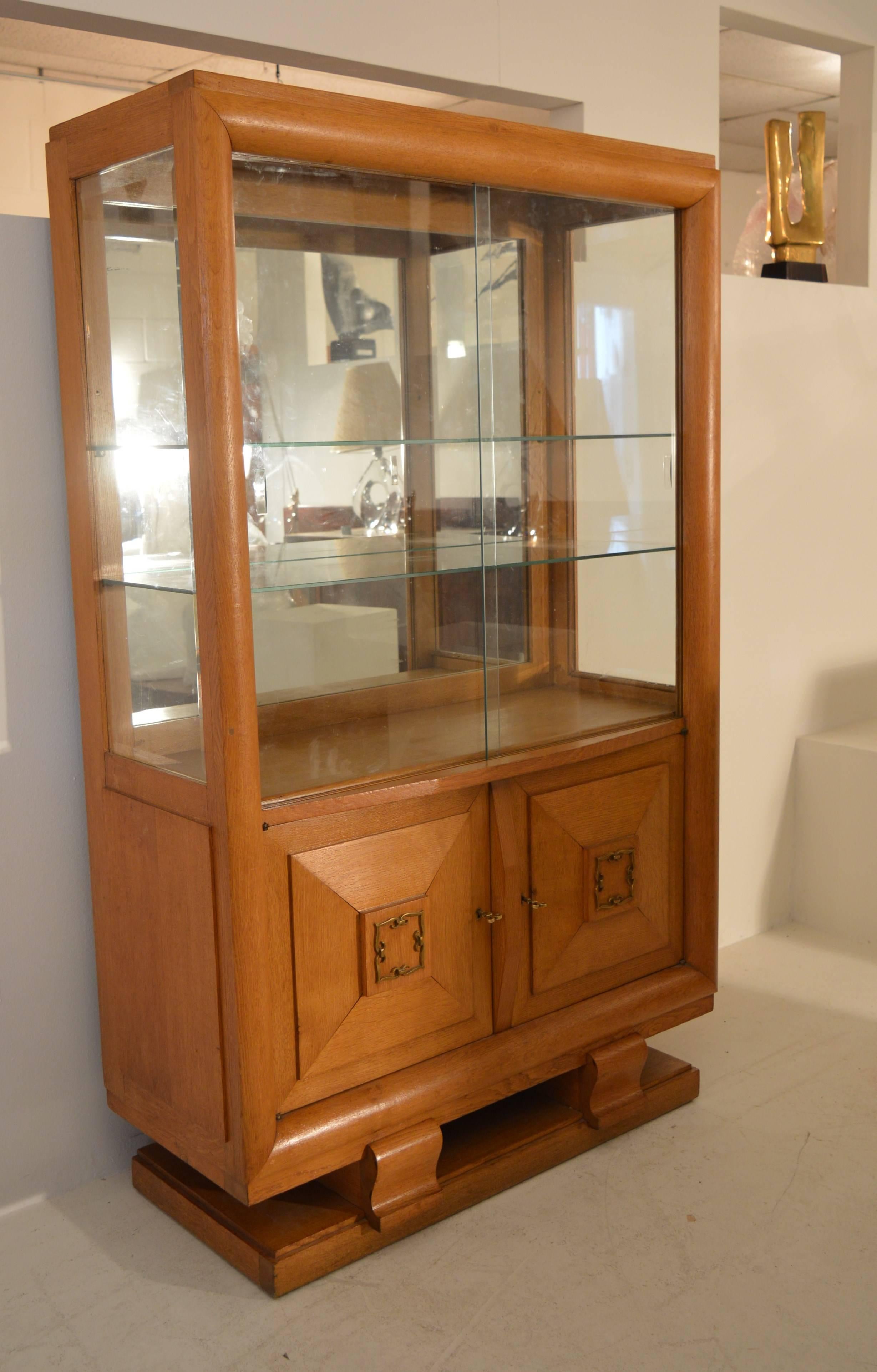 Mid-20th Century Art Deco Vitrine Cabinet in Blond Oak