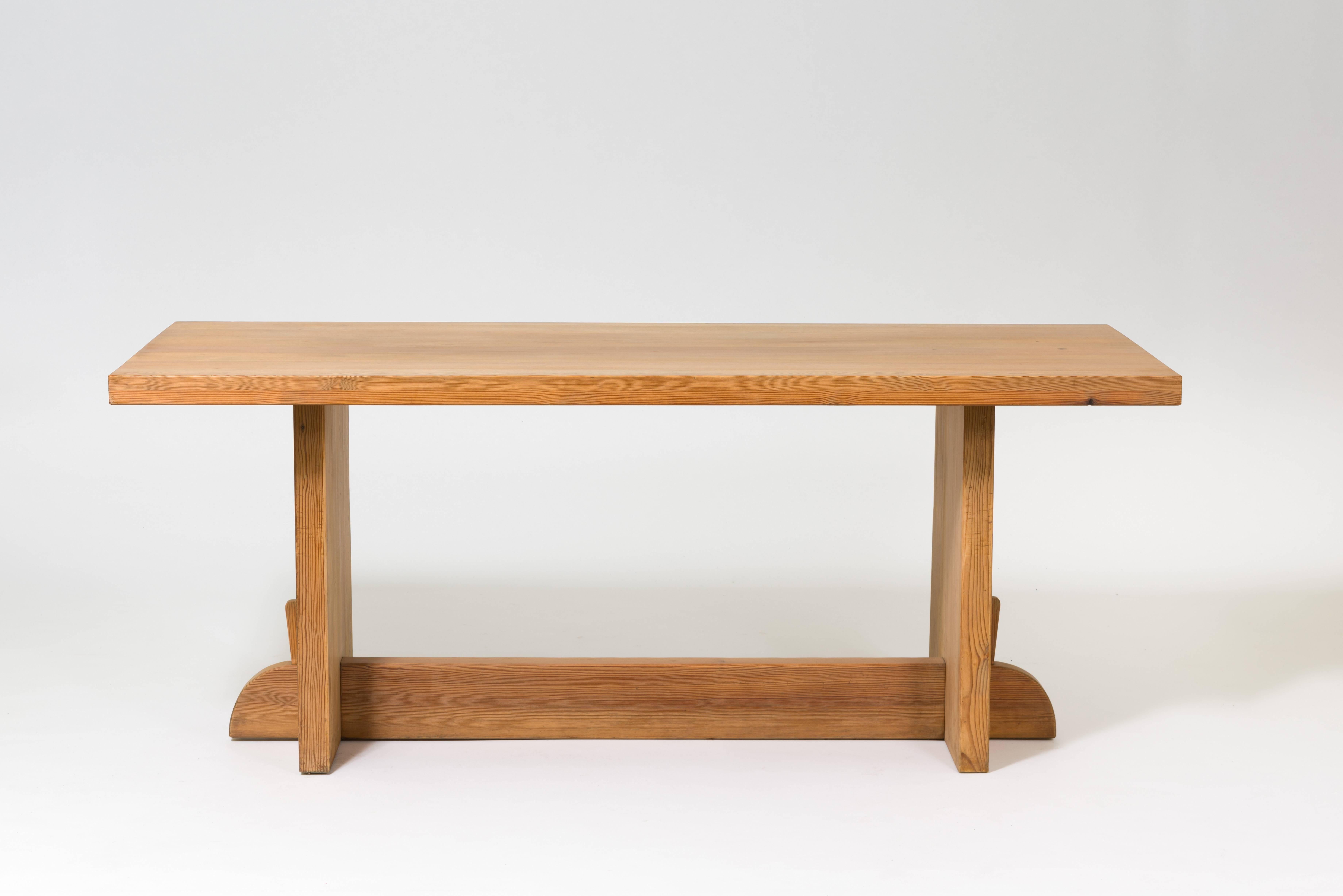 Axel Einar Hjorth (1888-1959).
‘Lovö’ dining table,
circa 1930.
Manufactured by Nordiska Kompaniet.
Solid pine.

 