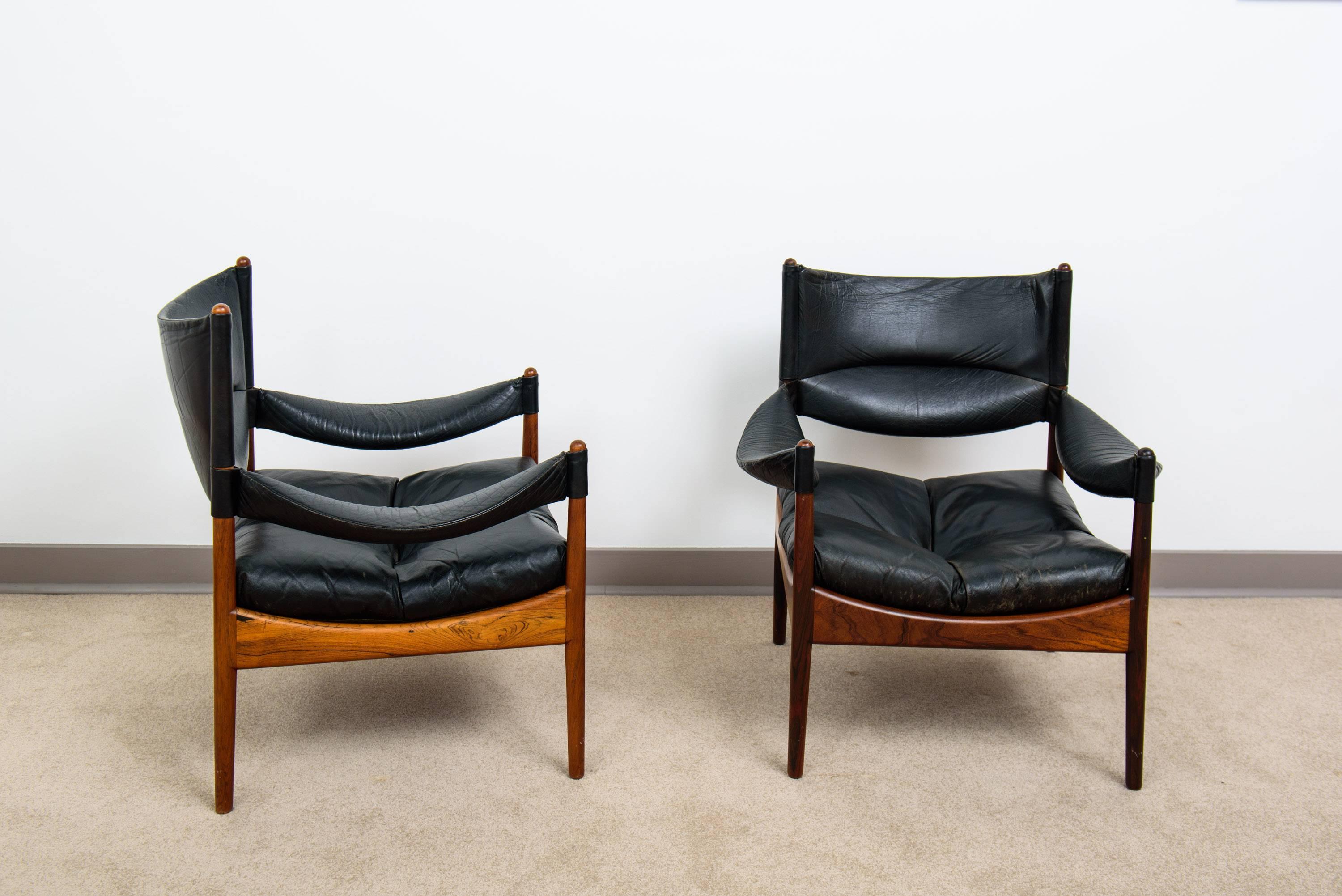 Very elegant pair of armchairs “modus” designed by Kristian Solmer Vedel and manufactured by Soren Willadsen in 1963.
Made of Rio rosewood and vintage leather in very good condition.

Kristian Solmer Vedel (1923-2003) was a Danish Industrial