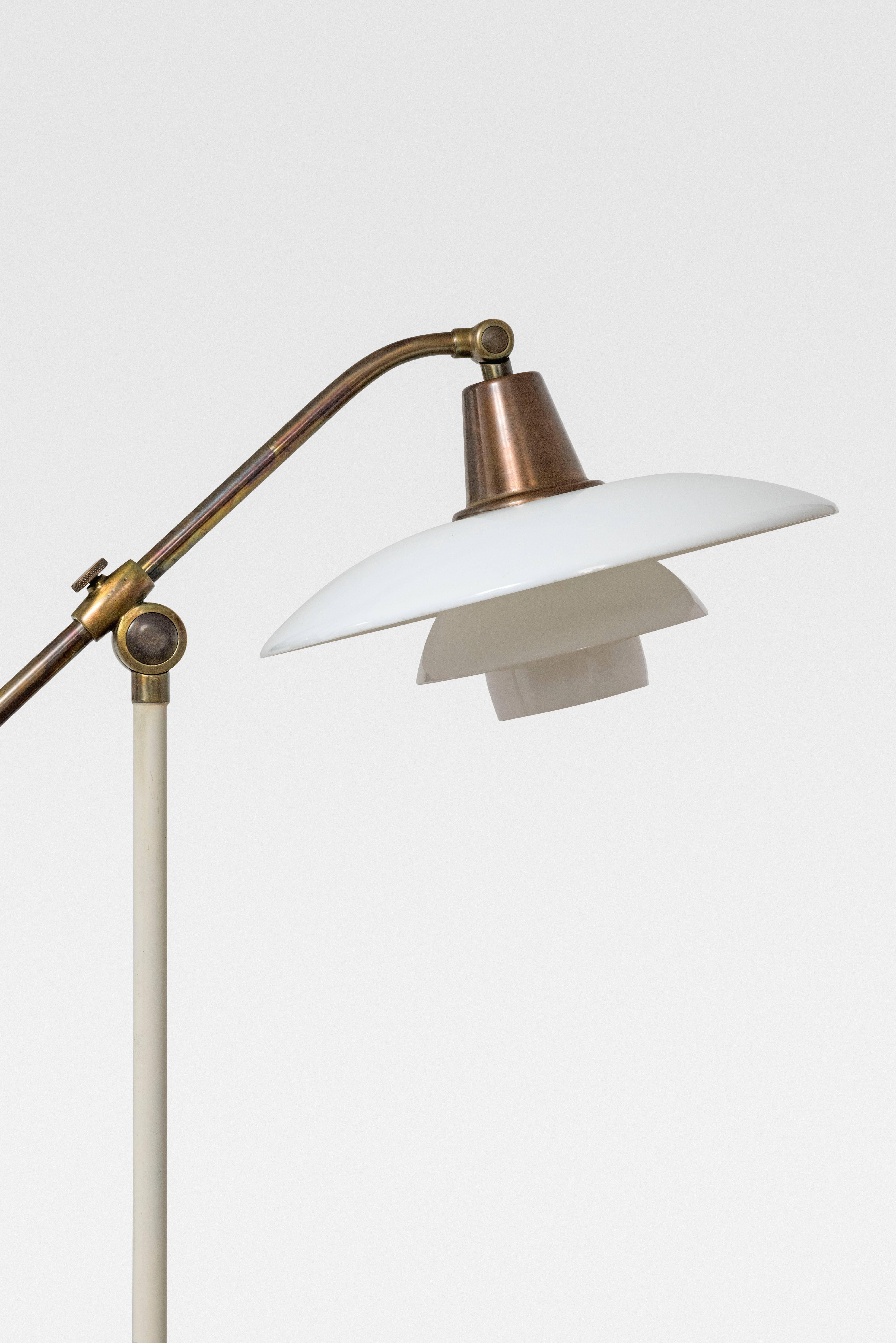 Poul Henningsen (1894-1967)
Lamp PH - The Water Pump -
Manufactured by Louis Poulsen, 
circa 1940
White lacquered metal, brass, white opal glass.

 