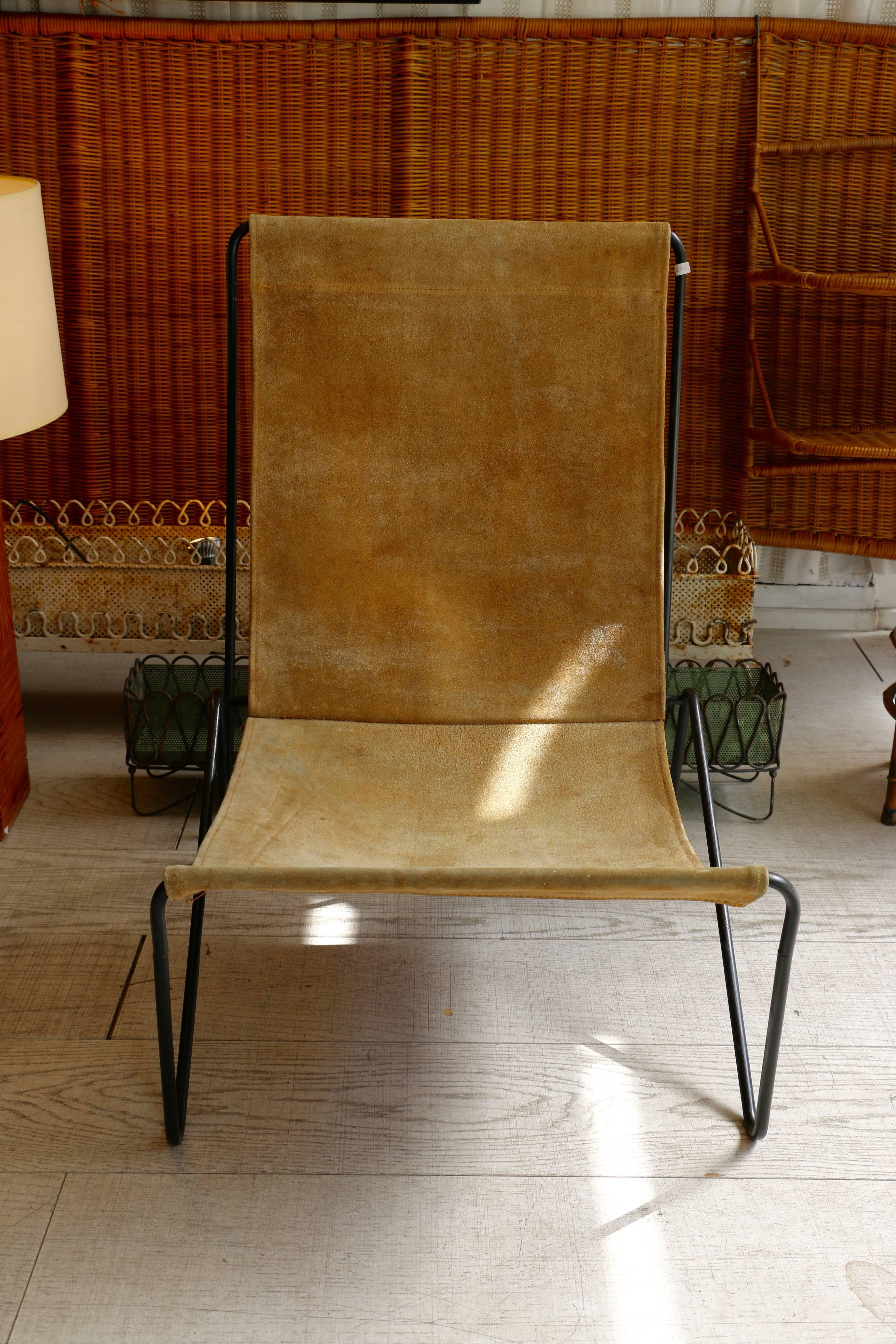 1950s, Verner Panton for Fritz Hansen, bachelor chair.
It is made of steel pipes painted in black with suede upholstery. The suede in old, so it has some stains, mostly on the back (see on pictures).