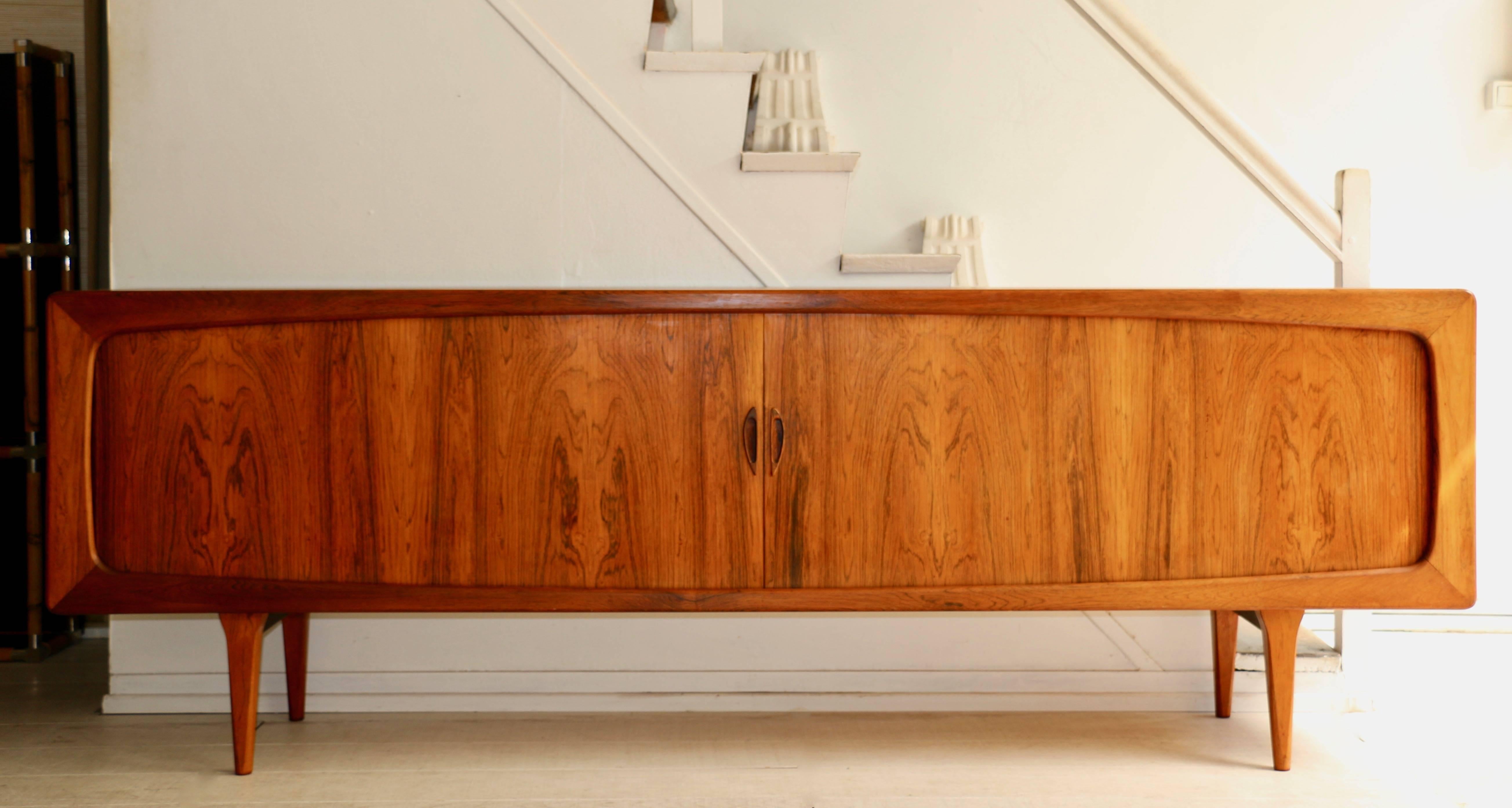 Hans Peter Hansen, circa 1960. Skive Mobemfabrik Edition. Denmark. Large rosewood sideboard with two sliding doors. The mahogany veneer interior is composed of four parts, two shelf parts and two silverware drawer parts.
