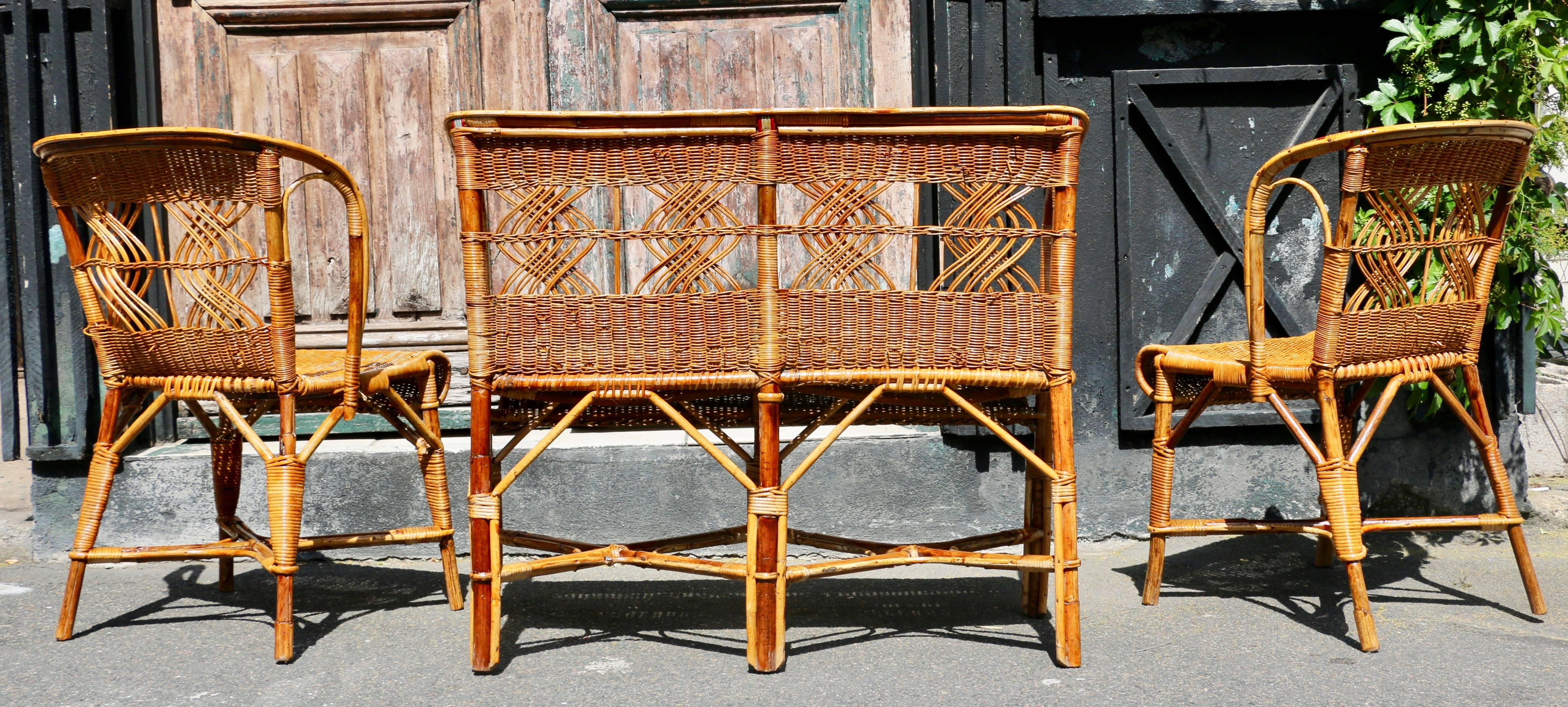 1960s A small two seat bench in Rattan In Good Condition In Saint-Ouen, FR