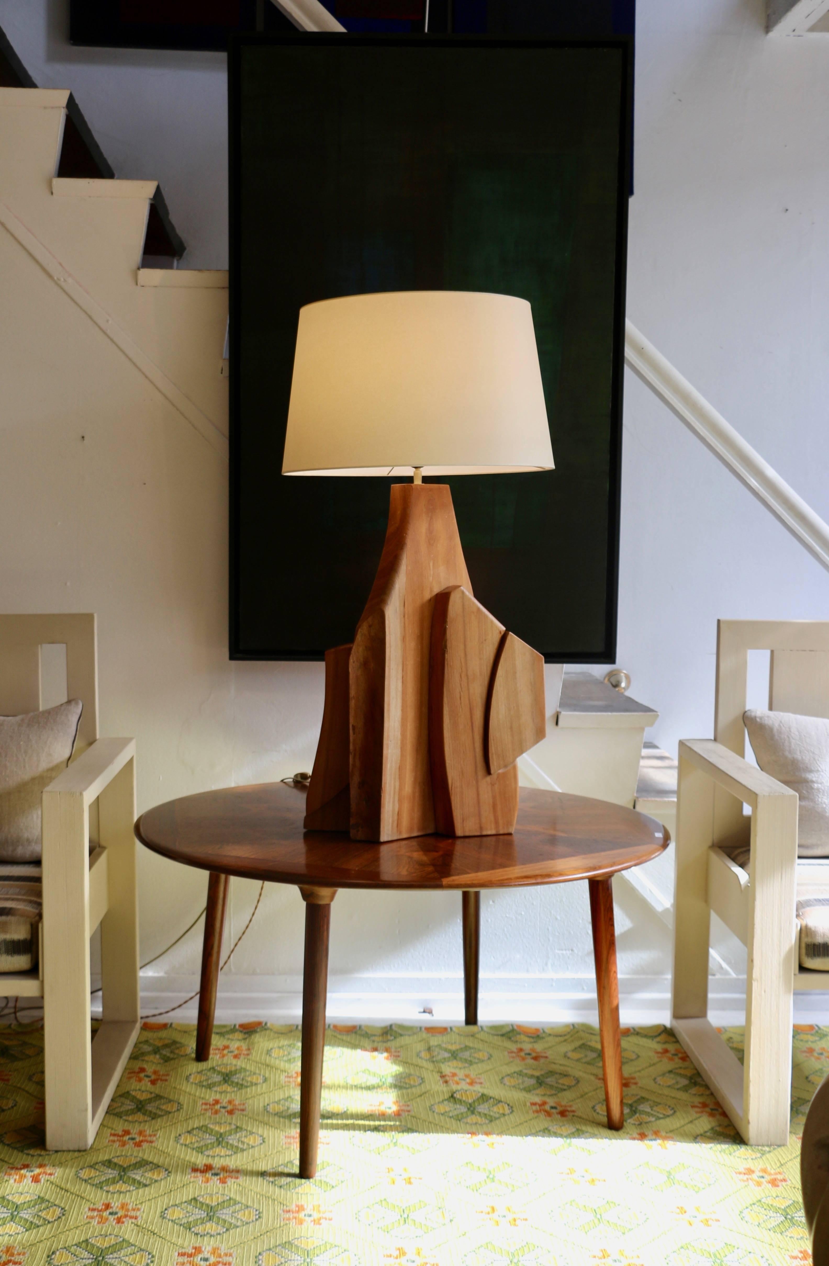 Large Wood Sculpture Table Lamp In Excellent Condition In Saint-Ouen, FR