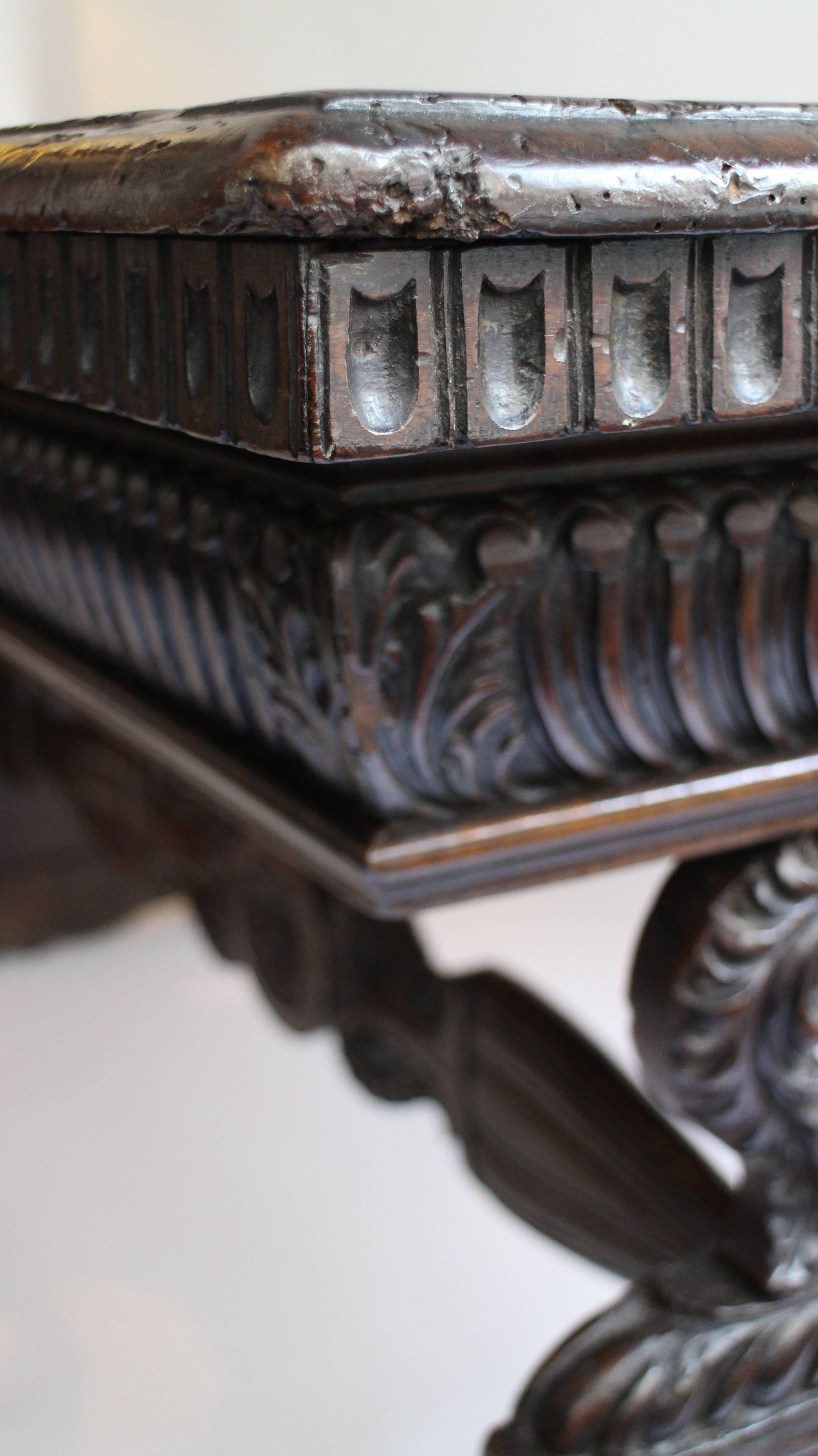 Carved Early 18th Century Table in Walnut, Florence, Tuscany, Italy For Sale