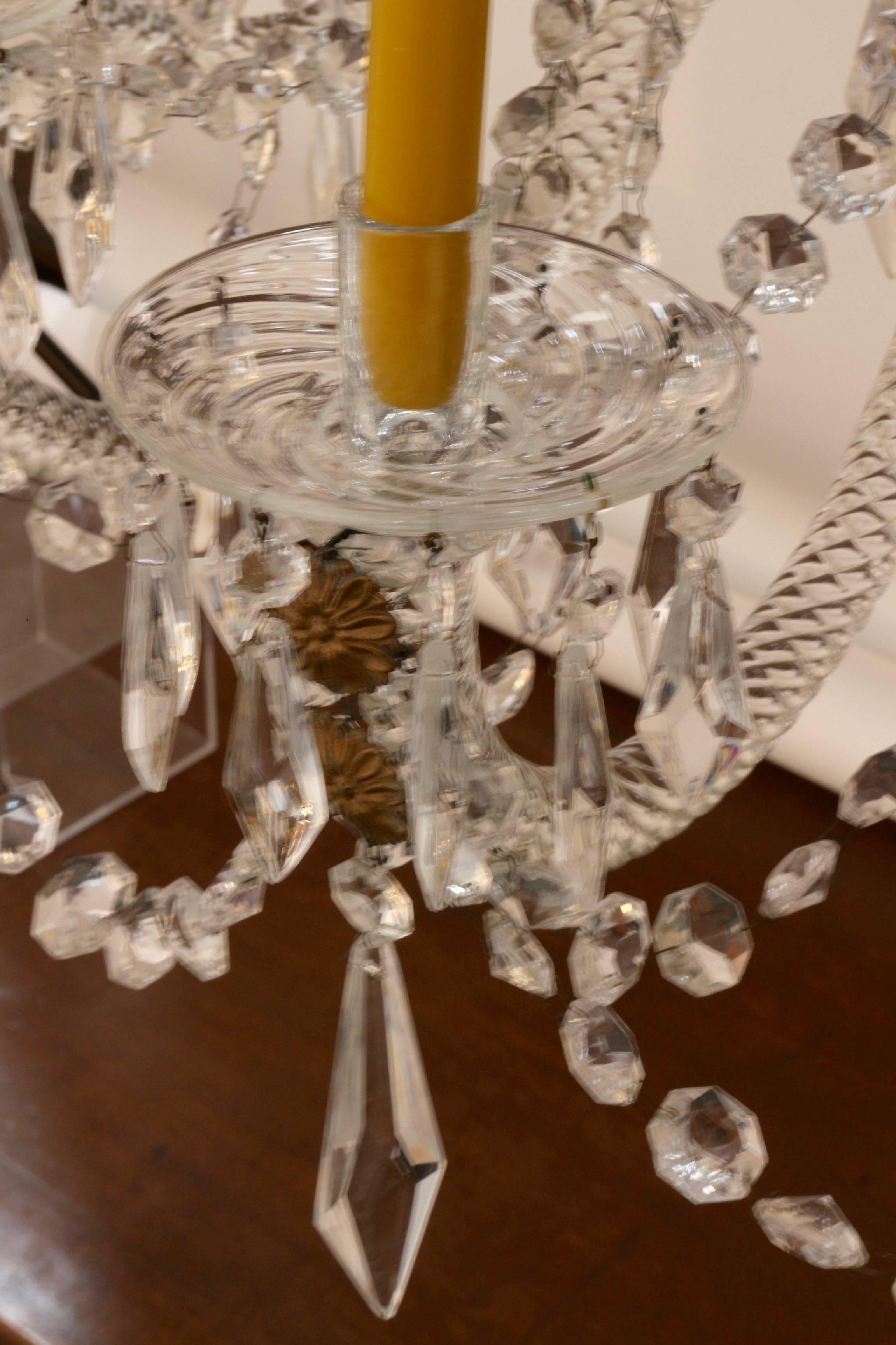 Beautiful chandelier in baccarat crystal with 12 candles arms
Electrified in the middle with six lamps
Perfect condition.