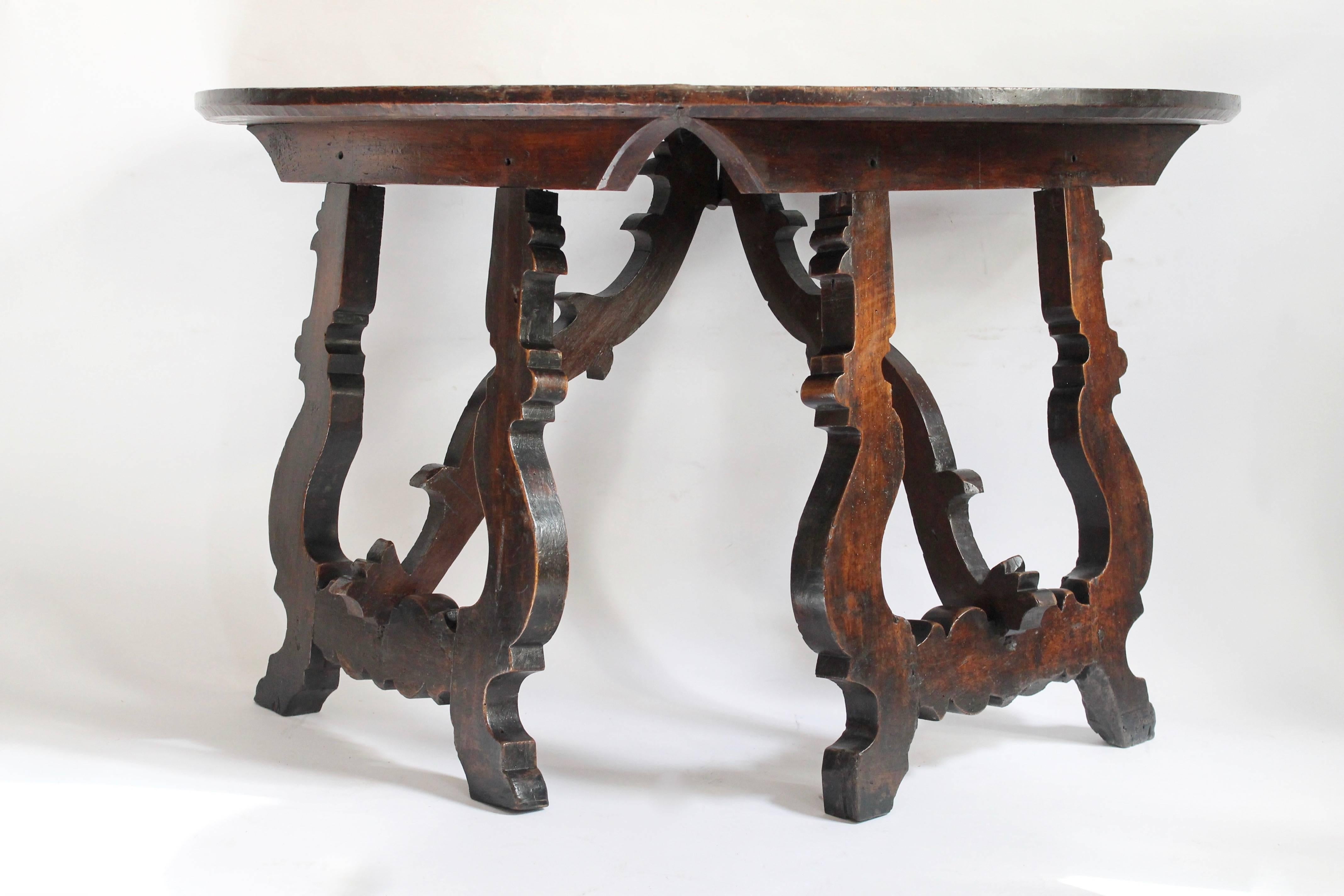 Pair of Walnut Demilune Console Tables, Italy, Tuscany, 17th Century In Good Condition For Sale In Antwerp, BE