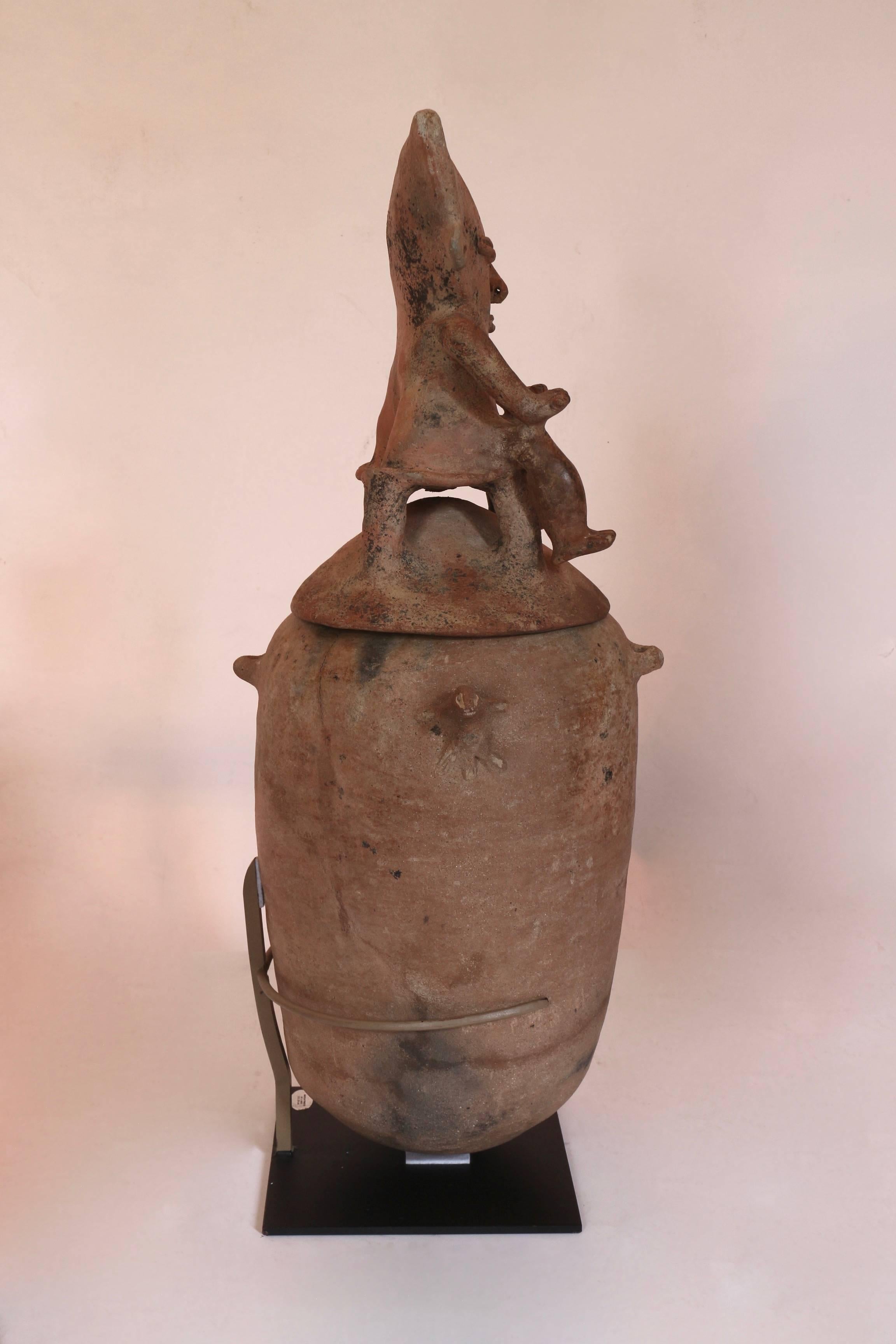 Terracotta Urn, Colombian, Rio Magdalena, 1000 AC In Excellent Condition For Sale In Antwerp, BE