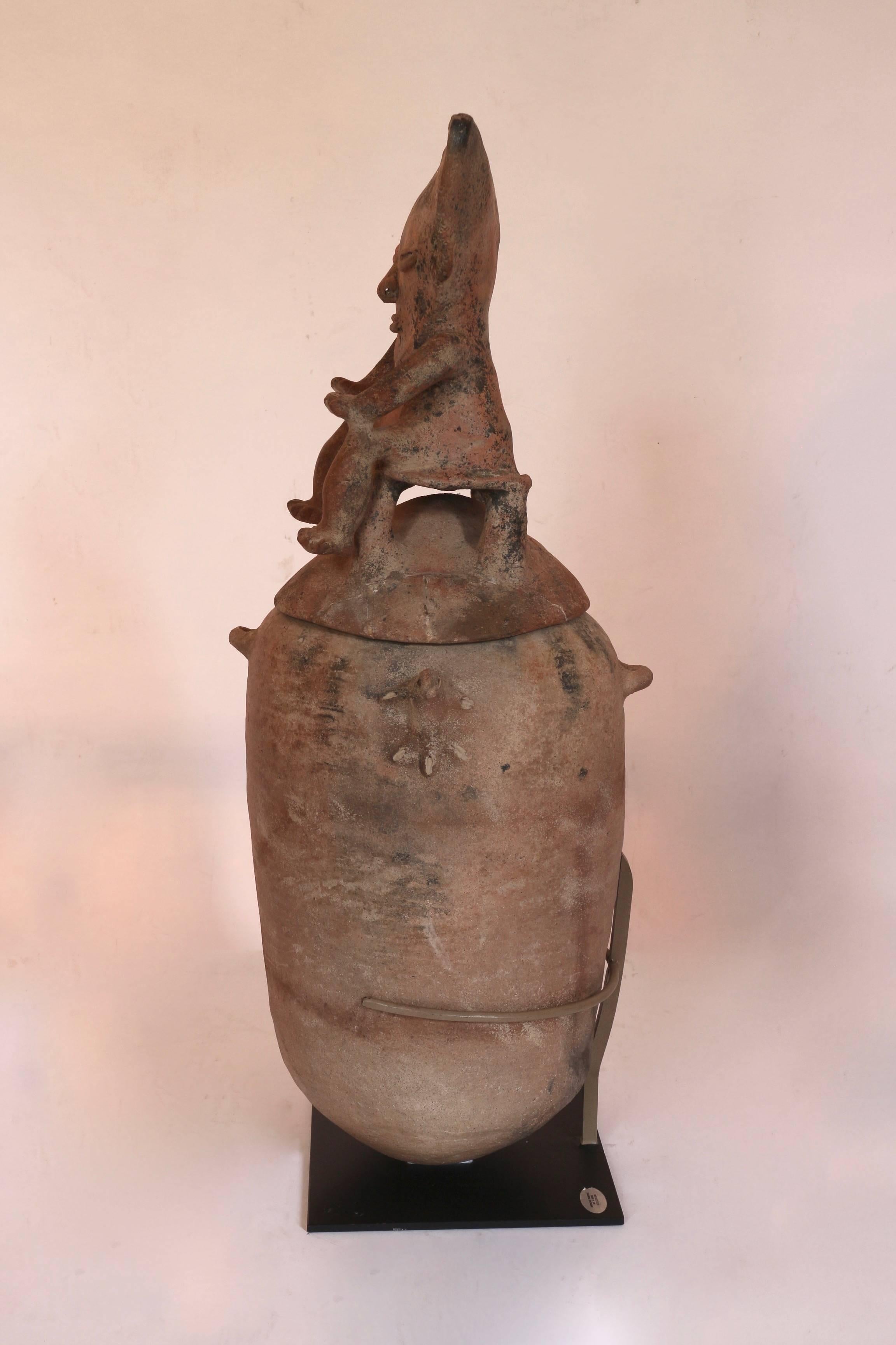 Terracotta urn from Rio Magdalena 
Certificate by S. Grussenmeyer, sold to private collector in 1991.