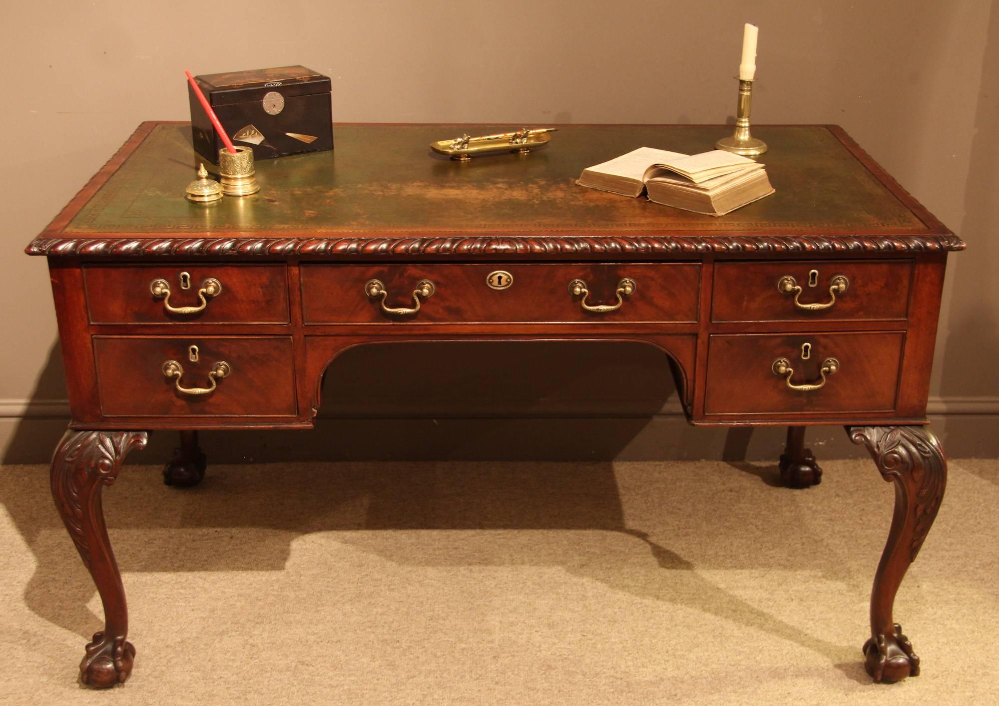 Mahogany George III Style Writing Desk In Good Condition In Wiltshire, GB