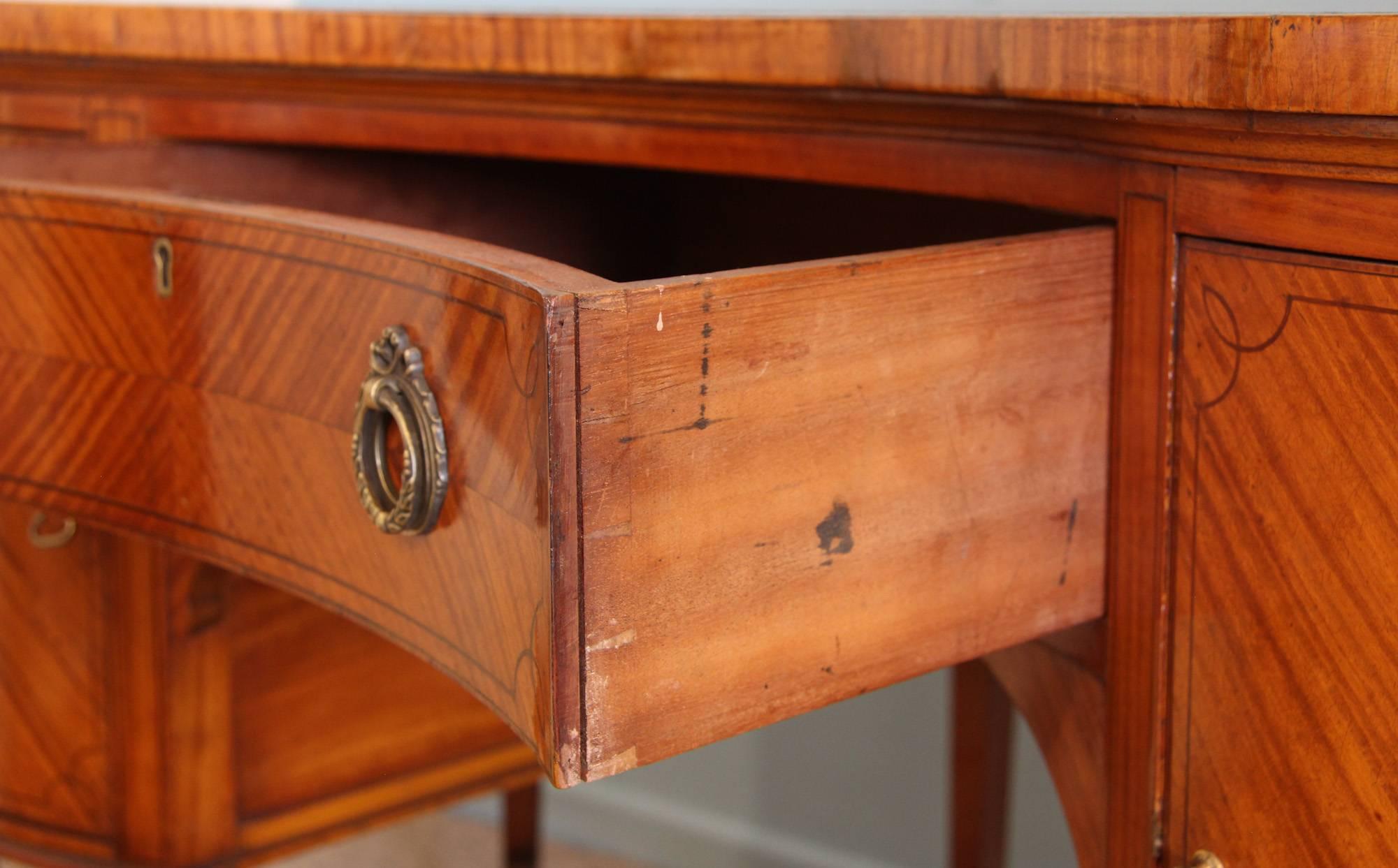 Satinwood Kidney Shaped Desk, circa 1890 In Good Condition For Sale In Wiltshire, GB