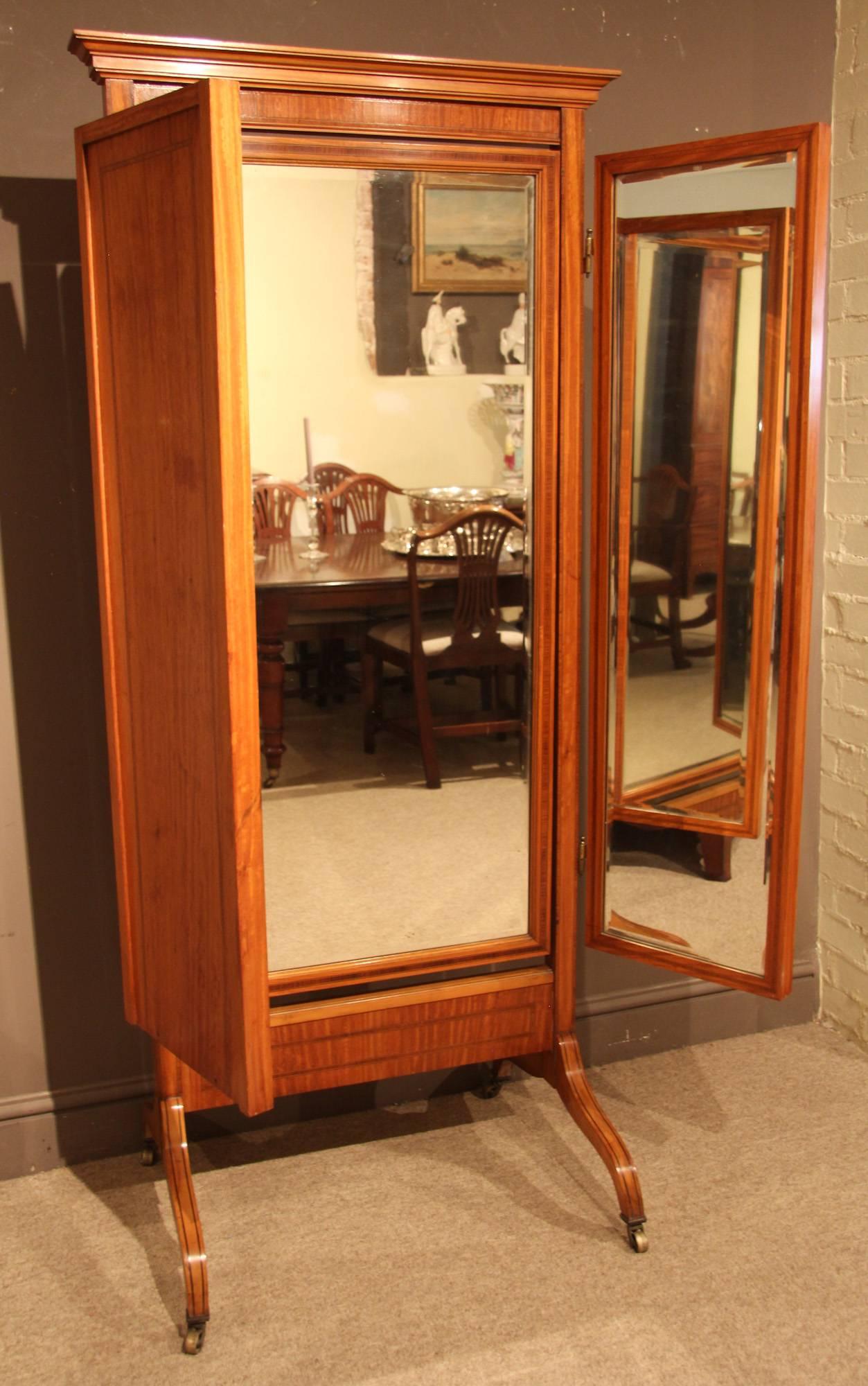 Sheraton Design Triple Plate Cheval Mirror In Good Condition In Wiltshire, GB