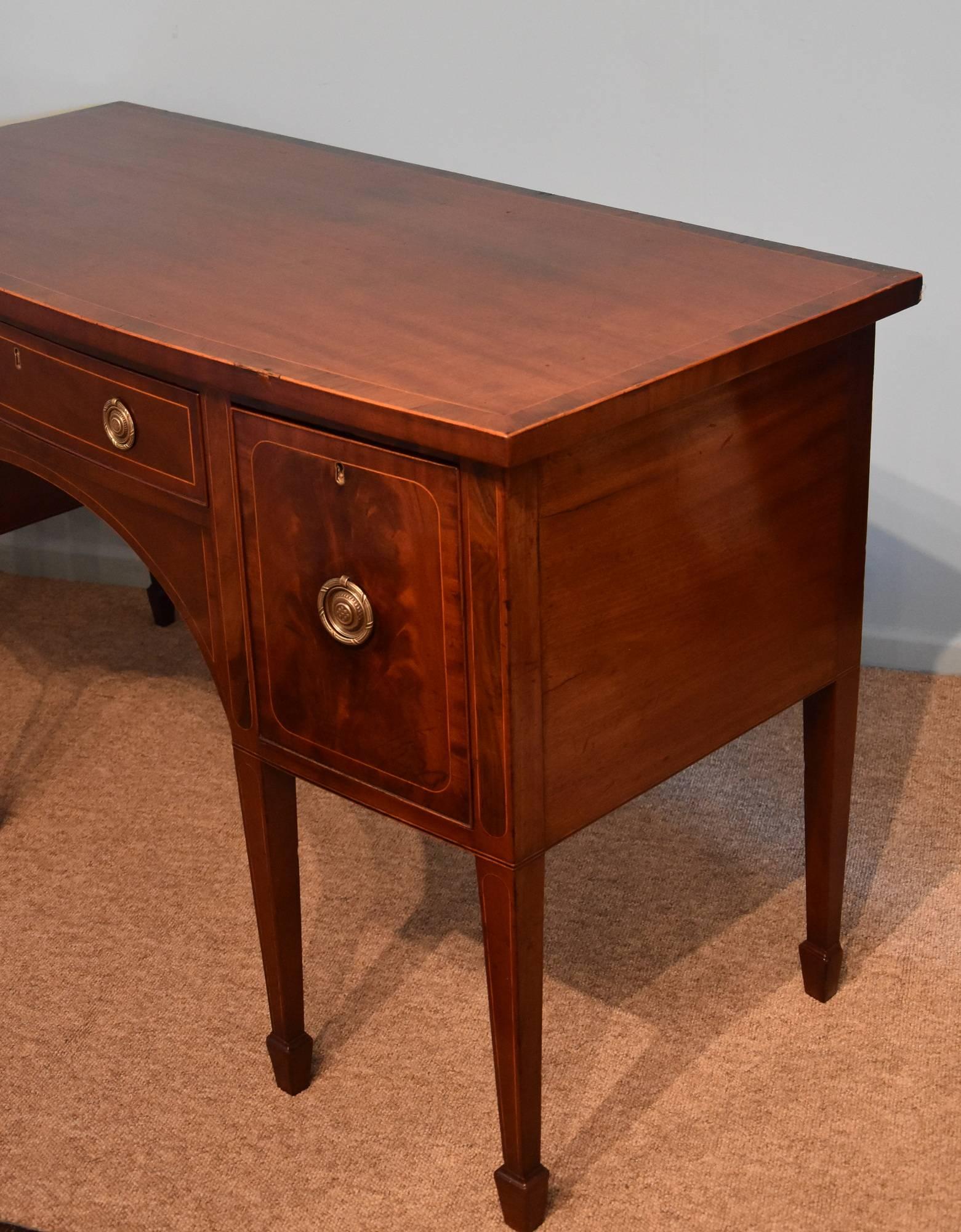 Mid-19th Century Elegant George III Mahogany Bow Fronted Sideboard