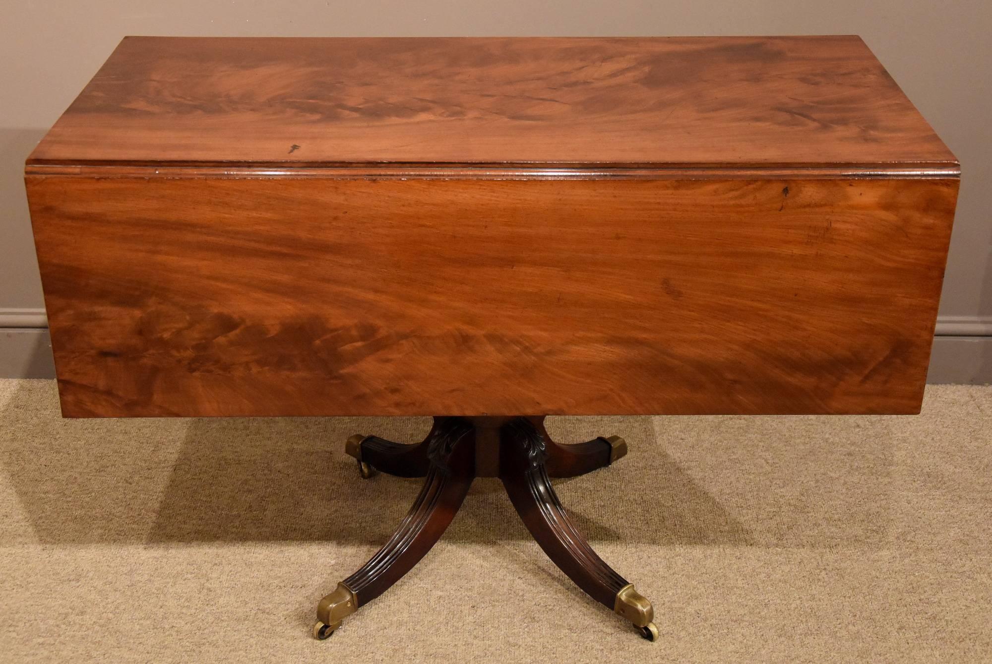 Early 19th Century Elegant Regency Period Mahogany Pembroke Table with Flamed Timber For Sale