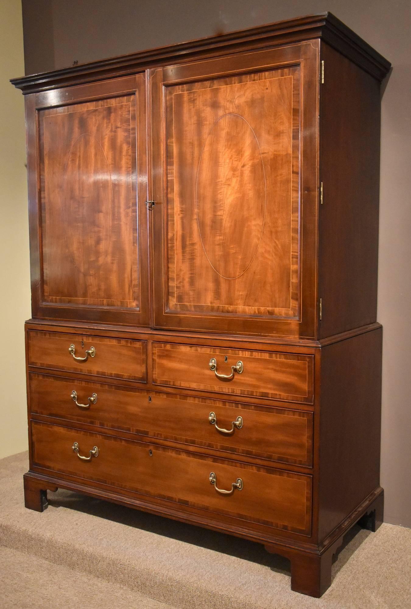 George III Mahogany Linen Press In Good Condition In Wiltshire, GB