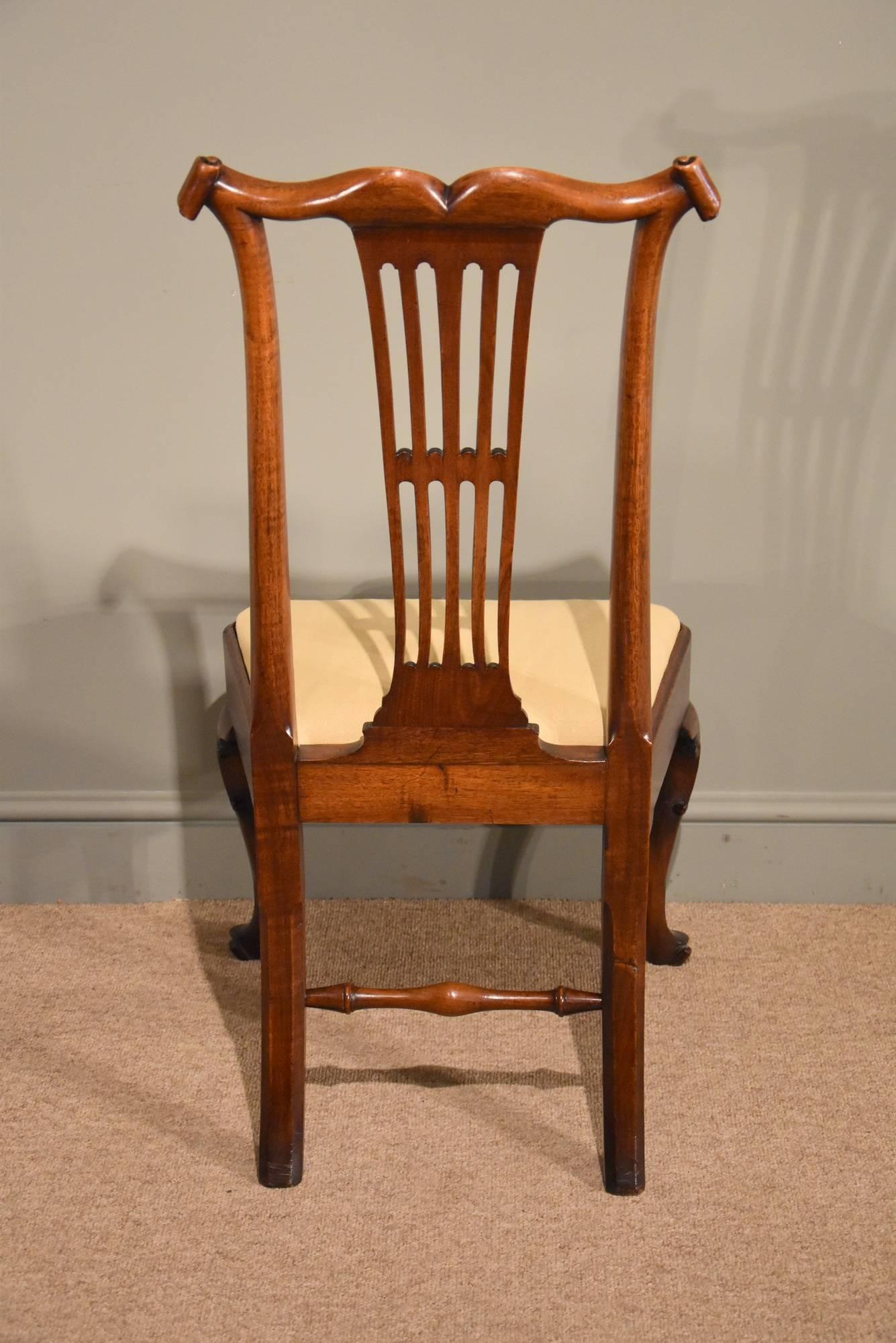 Superb Set of Six George III Walnut Dining Chairs In Good Condition In Wiltshire, GB