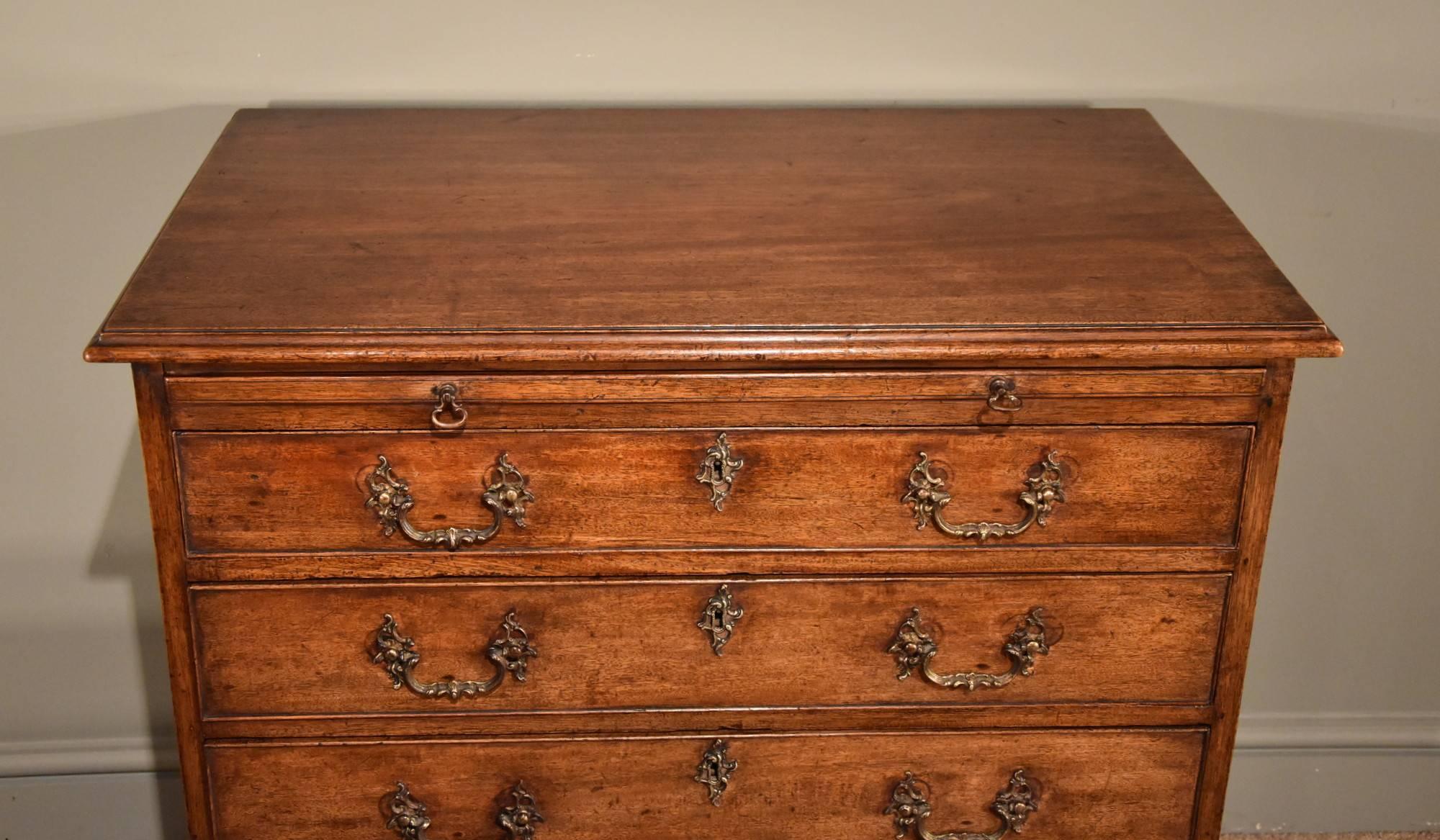 Good George III Mahogany Chest of Drawers In Good Condition In Wiltshire, GB