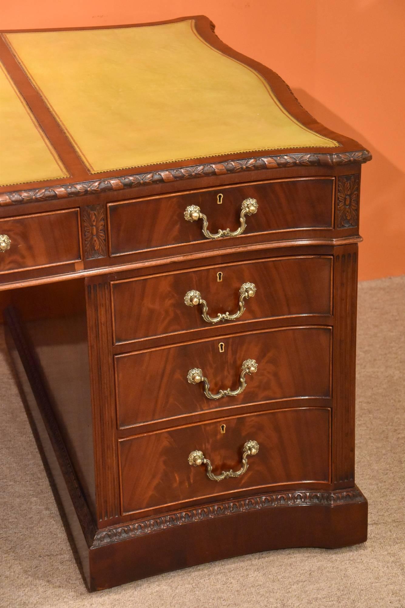 Early 20th Century George III Style Mahogany Serpentine Partners Desk For Sale