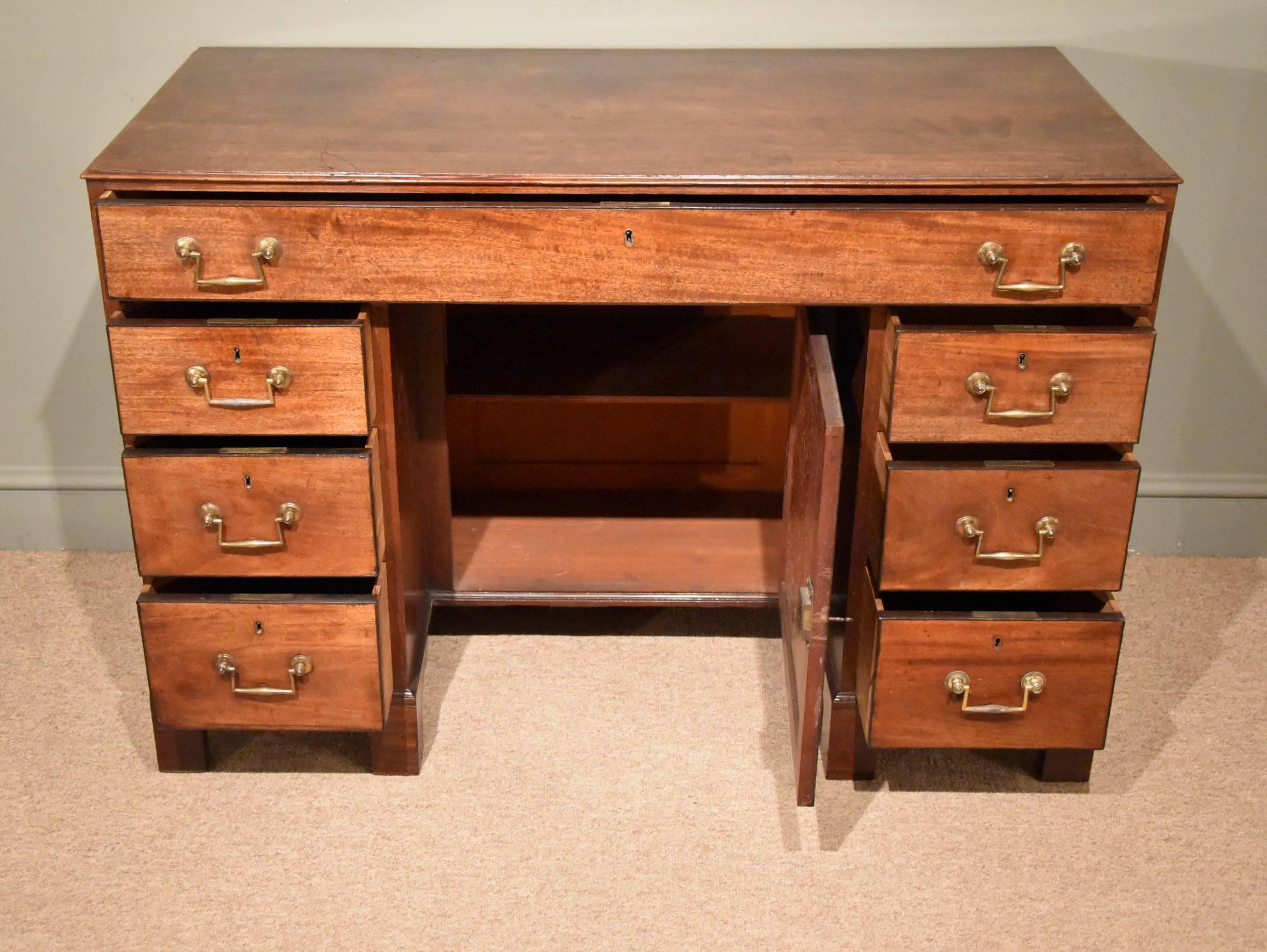 Early 19th Century Good Regency Period Mahogany Kneehole Desk For Sale