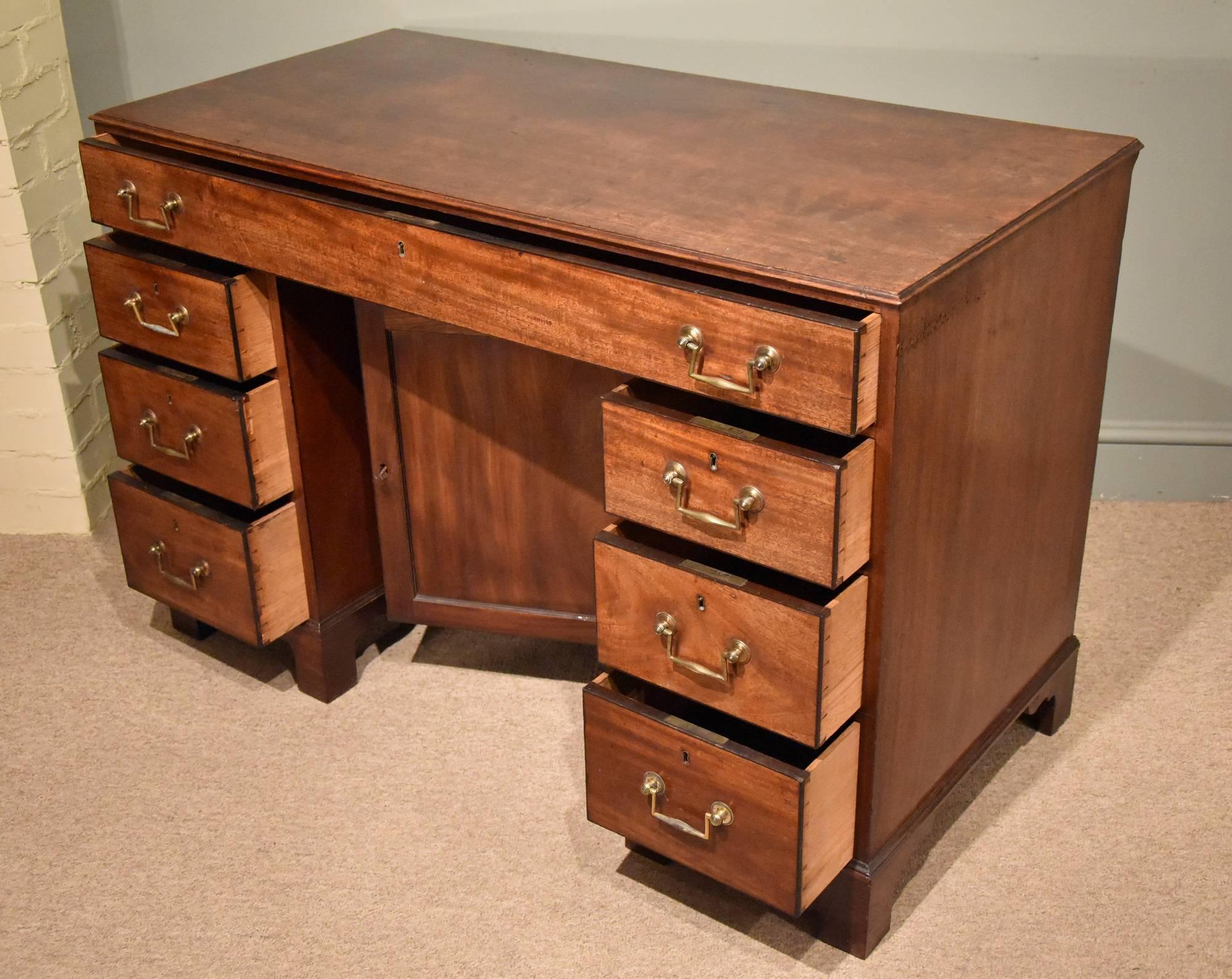 Good Regency Period Mahogany Kneehole Desk For Sale 1