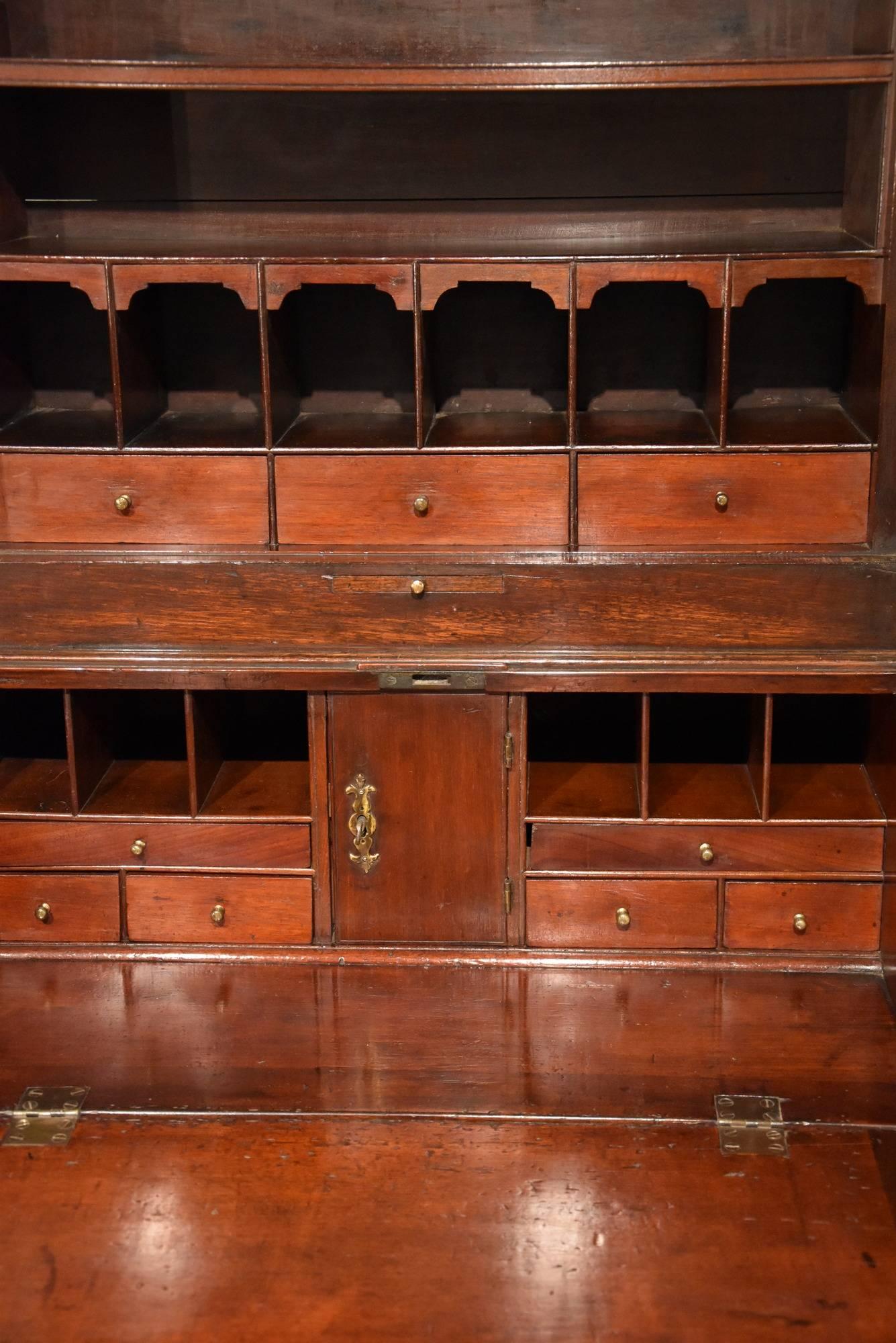 Fine Small George II Mahogany Bureau Bookcase In Good Condition In Wiltshire, GB