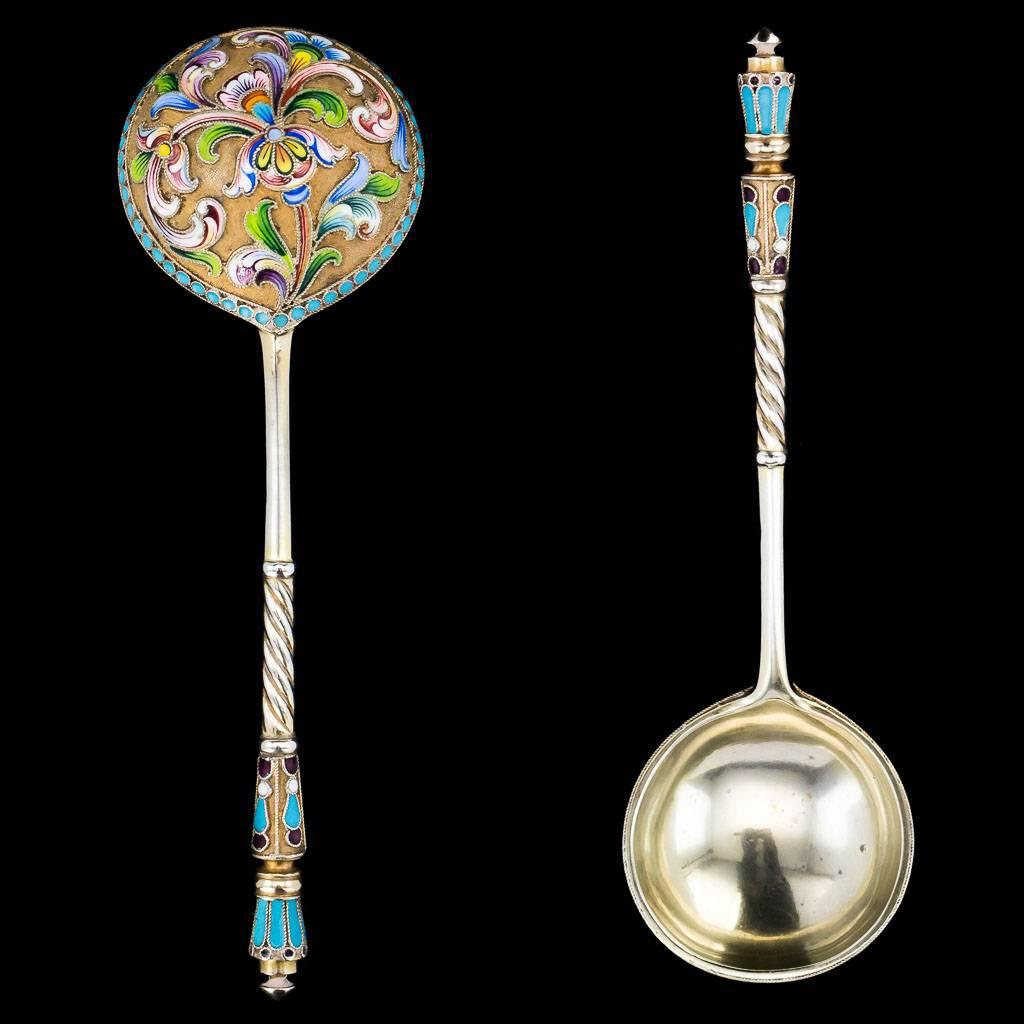 Description: 

Antique 20th century Imperial Russian solid silver and cloisonne' enamel spoon, the round bowl is applied on reverse with multicolored shaded polychrome enamel scrolls, with blue beaded boarder on matted silver gilt ground. The