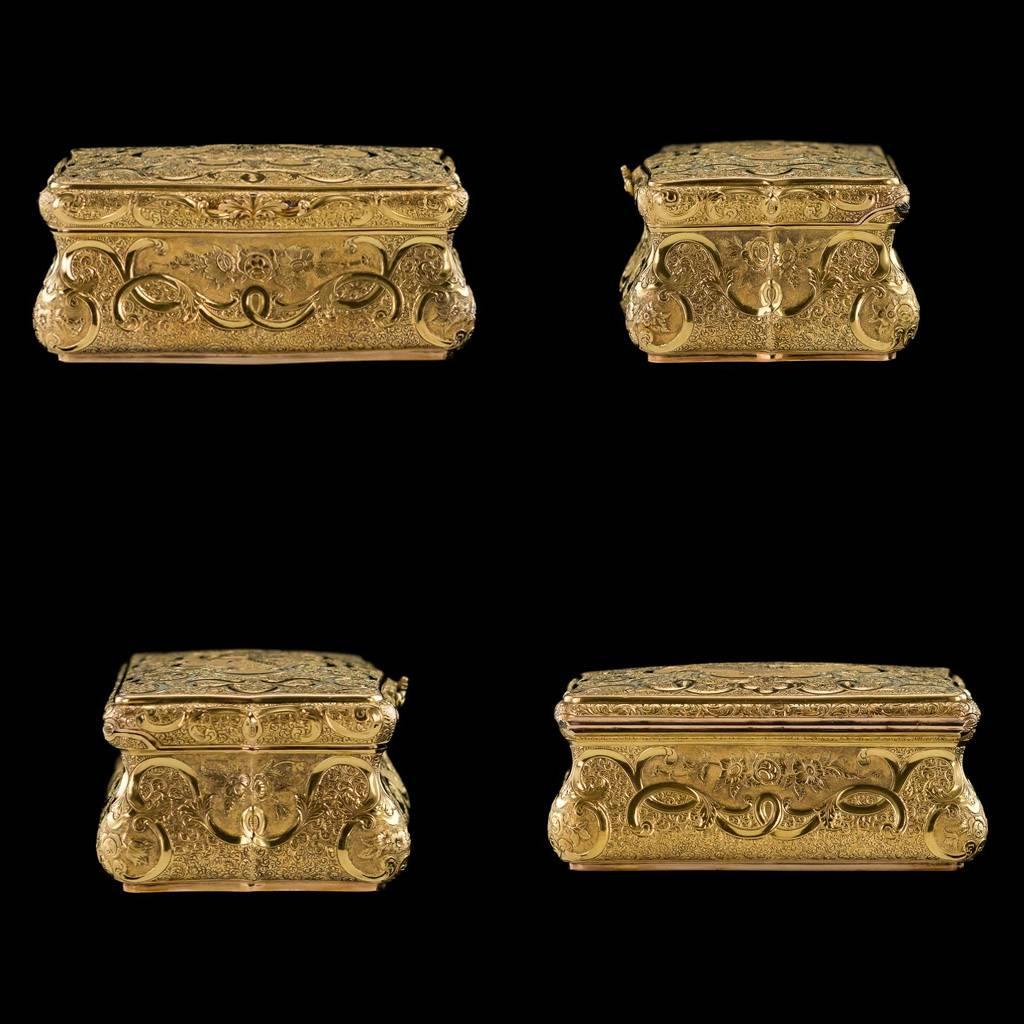 19th Century Antique German 14-Karat Solid Gold Engraved Castle Snuff Box, circa 1860
