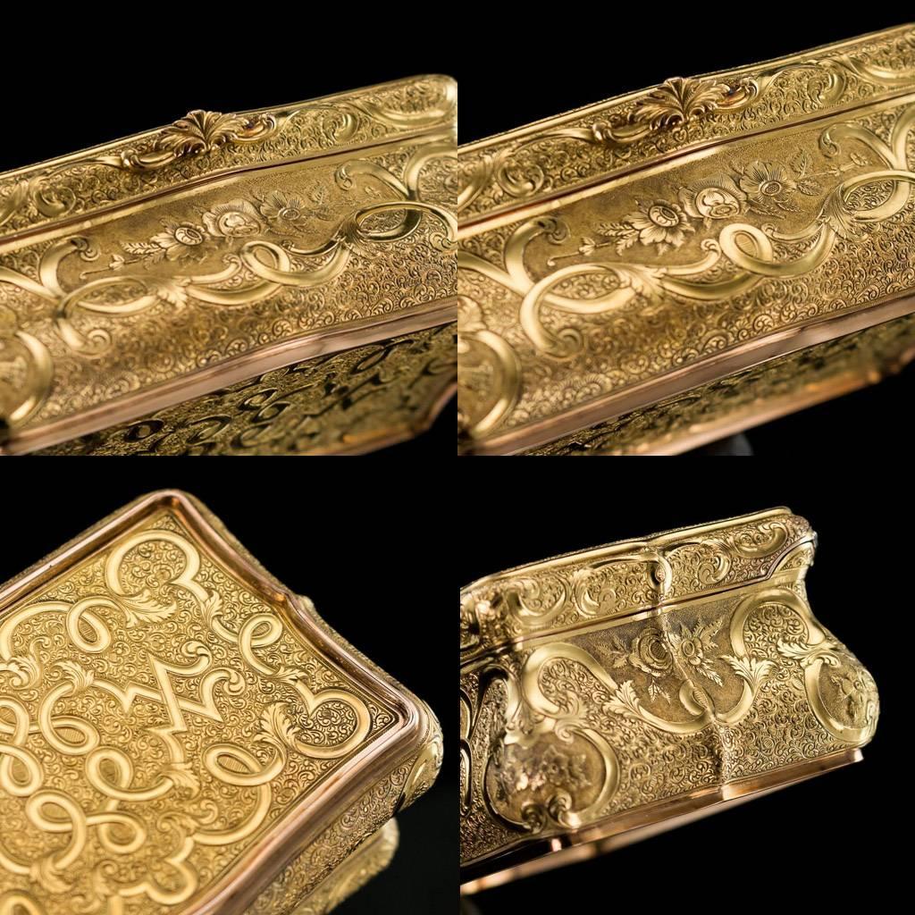 Antique German 14-Karat Solid Gold Engraved Castle Snuff Box, circa 1860 2