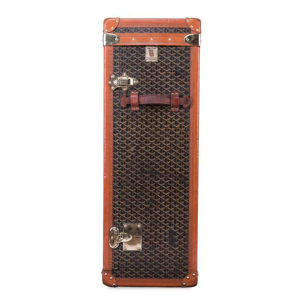 A very elegant early 20th century wardrobe trunk by the world renowned maker Goyard. Over recent years the brand has been relaunched and has taken the world of fashion by storm. The original E. Goyard firm was a trunk maker which rivalled LV and the