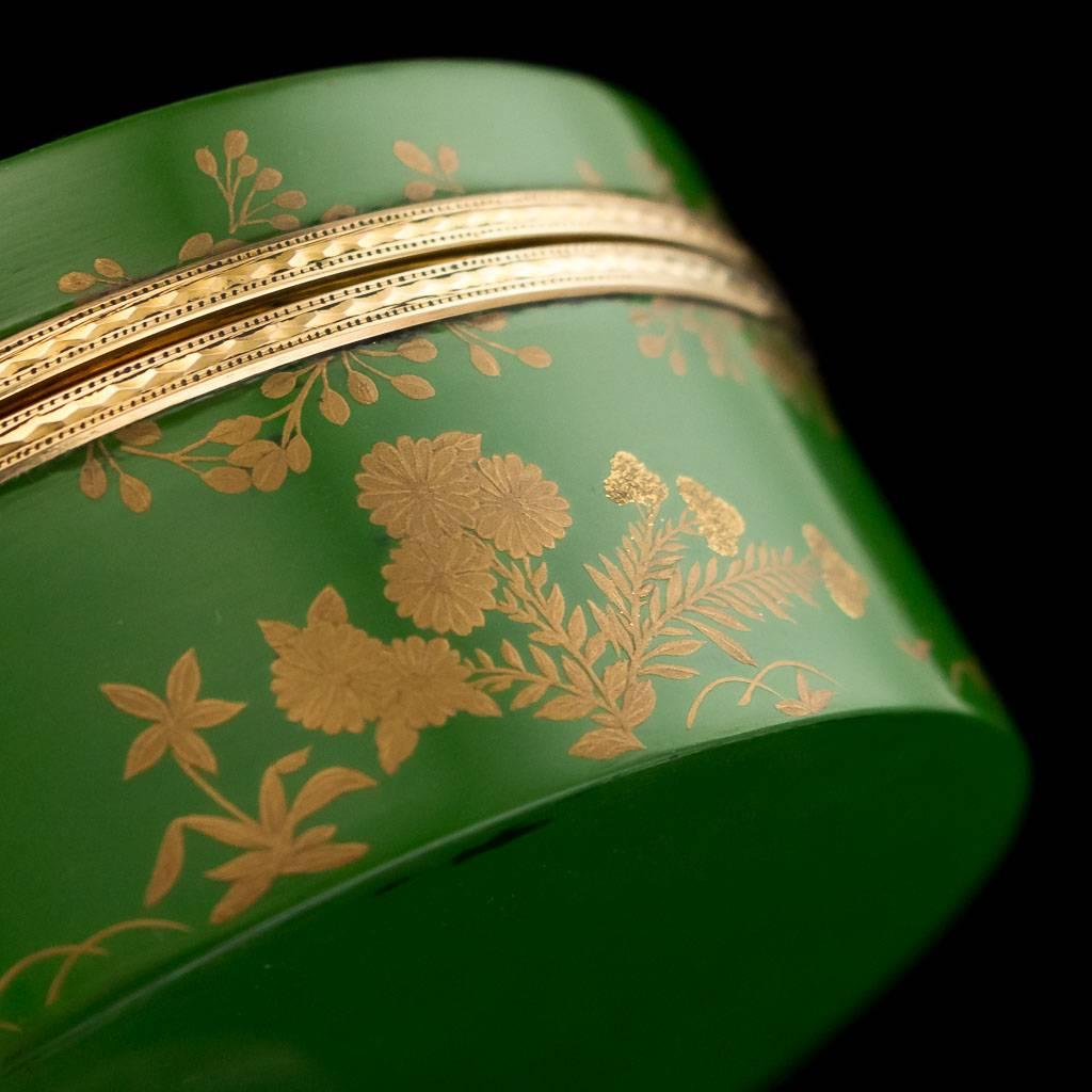 Antique French 18 Karat Gold-Mounted and Japanese Lacquer Snuff Box, circa 1780 2
