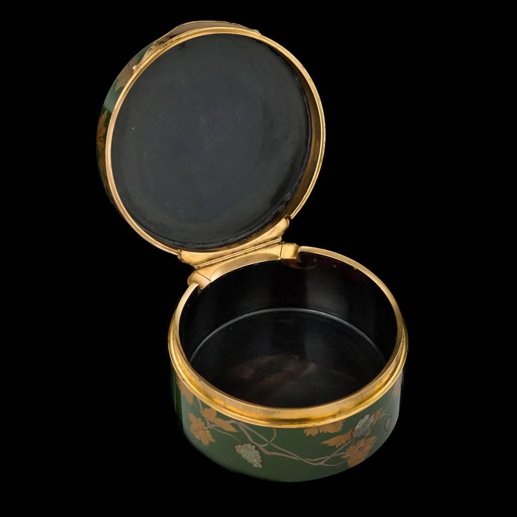 18th Century Antique French 18-Karat Gold-Mounted and Japanese Lacquer Snuff Box, circa 1770
