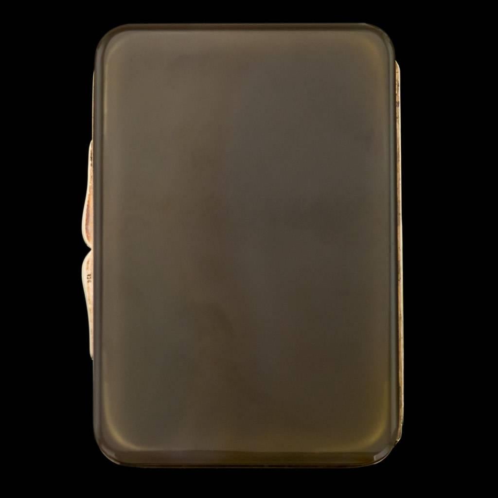 Antique early-20th century continental 9-carat gold-mounted agate cigarette case, rectangular shaped with rounded corners, mounted with gold hinged frame. Hallmarked 9 carat (375 gold standard).
 
Condition

In great condition. No