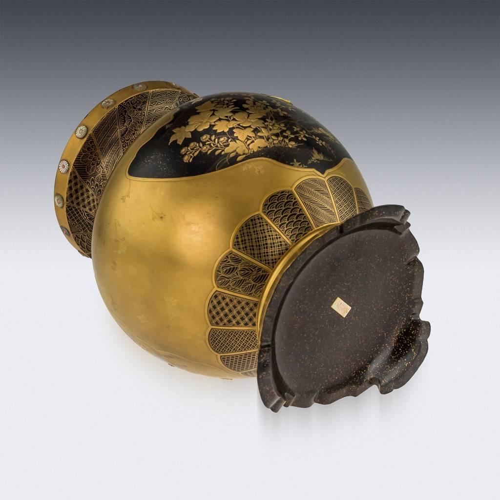 Antique Japanese Meiji Period Gold Lacquer and Shibayama Vase, circa 1890 1